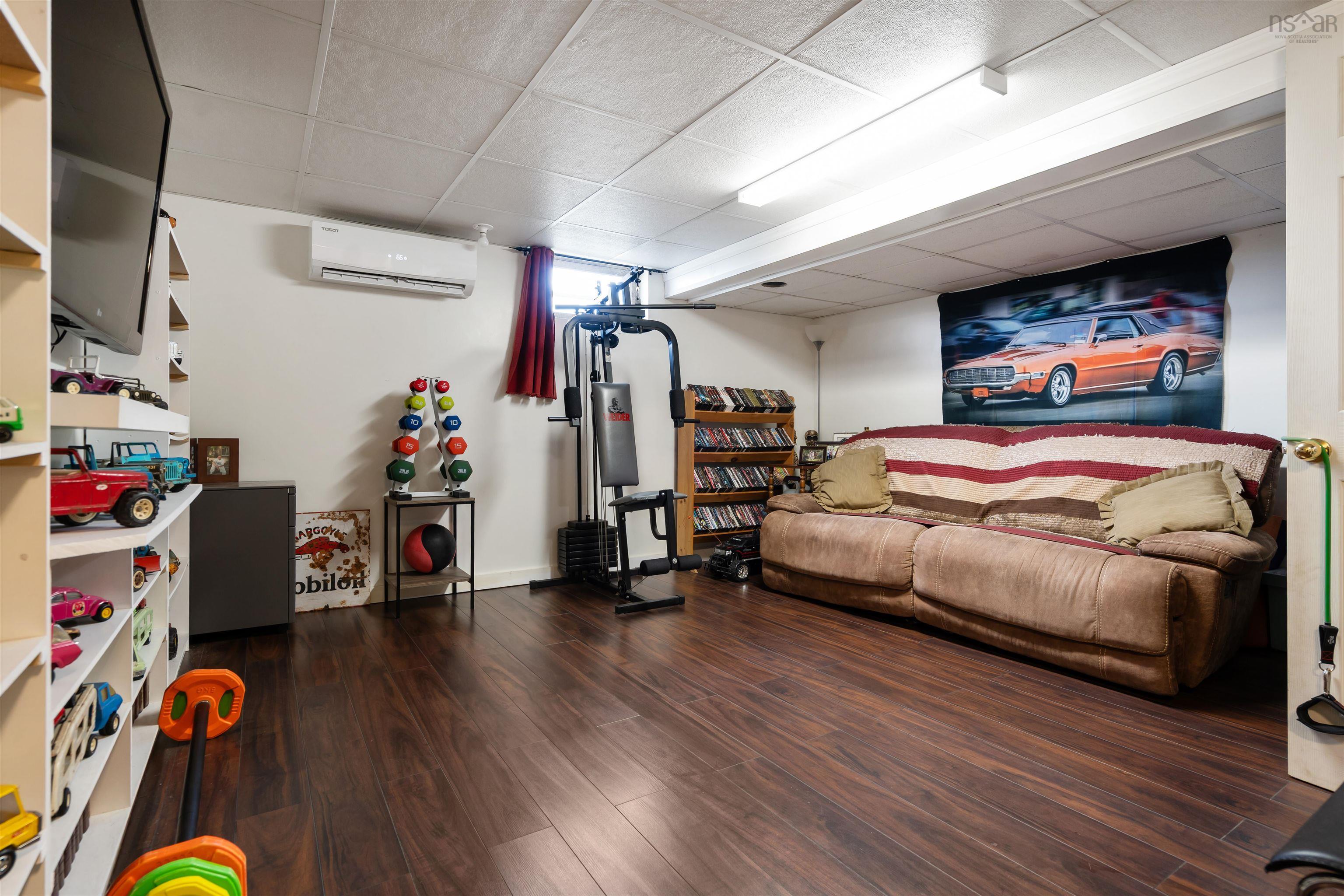 684 St Marys Road photo #29