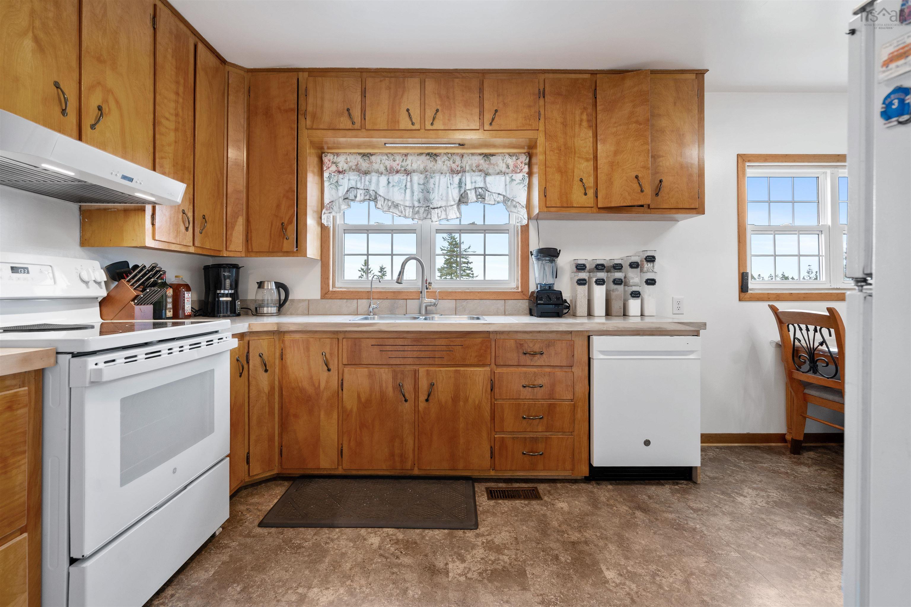 684 St Marys Road photo #6