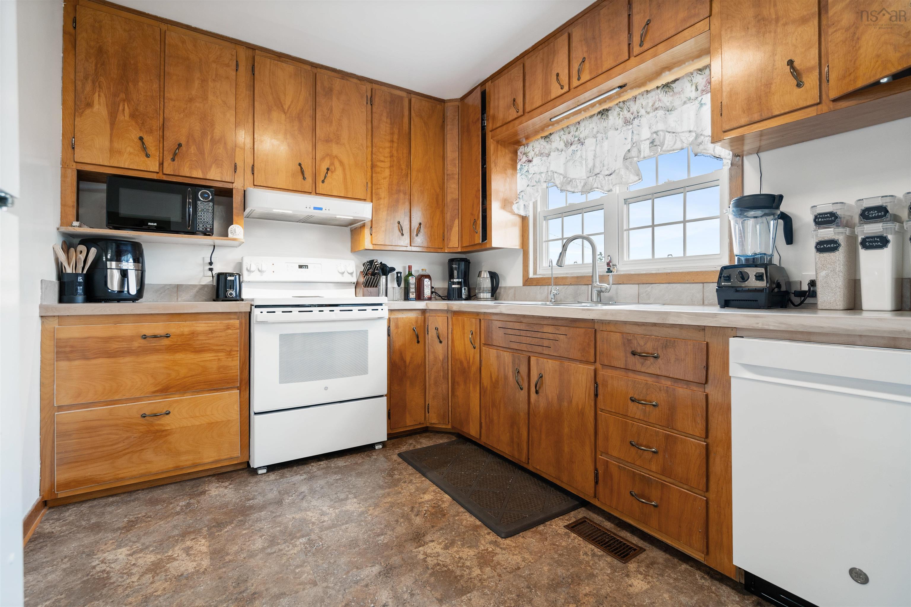 684 St Marys Road photo #7