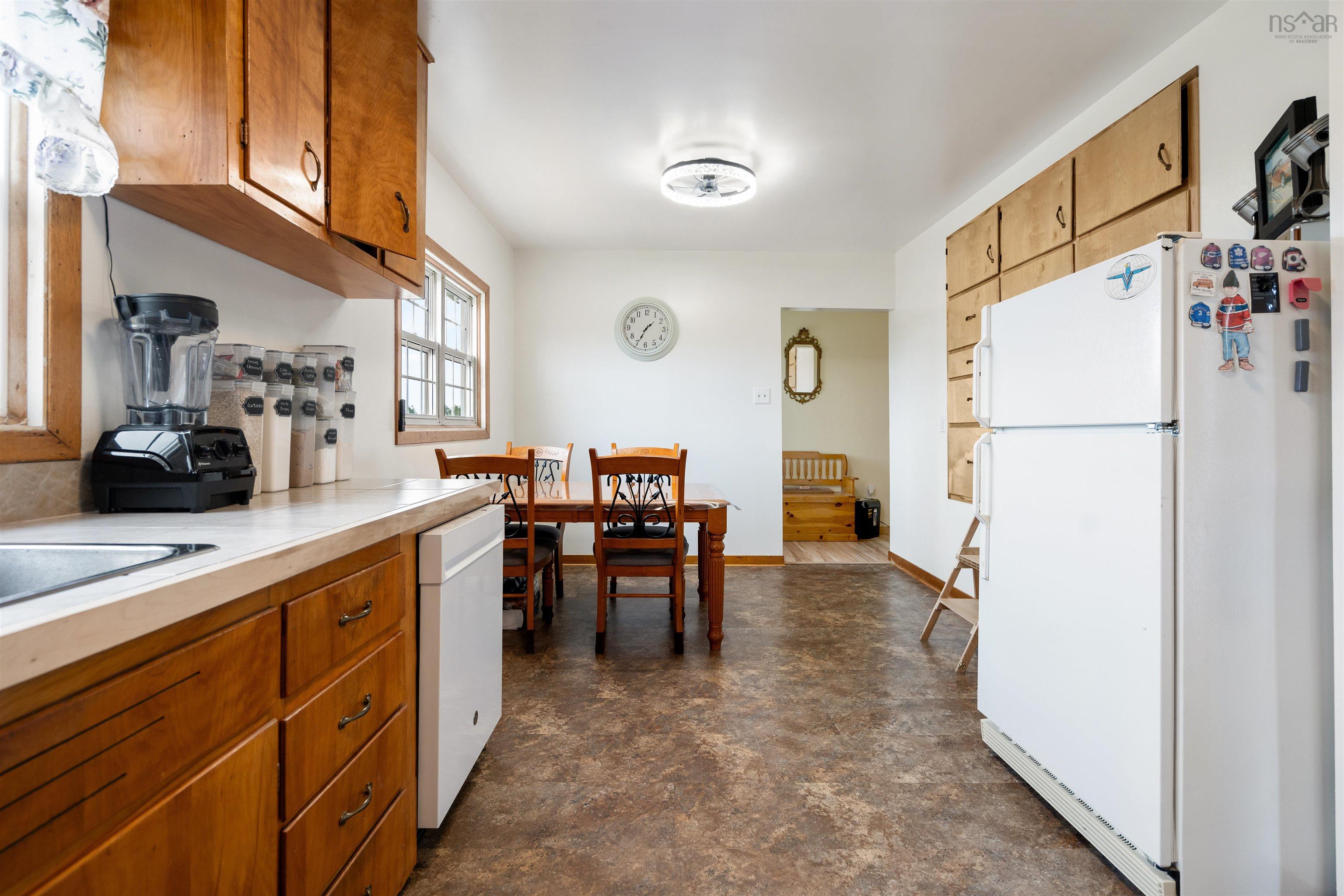 684 St Marys Road photo #8