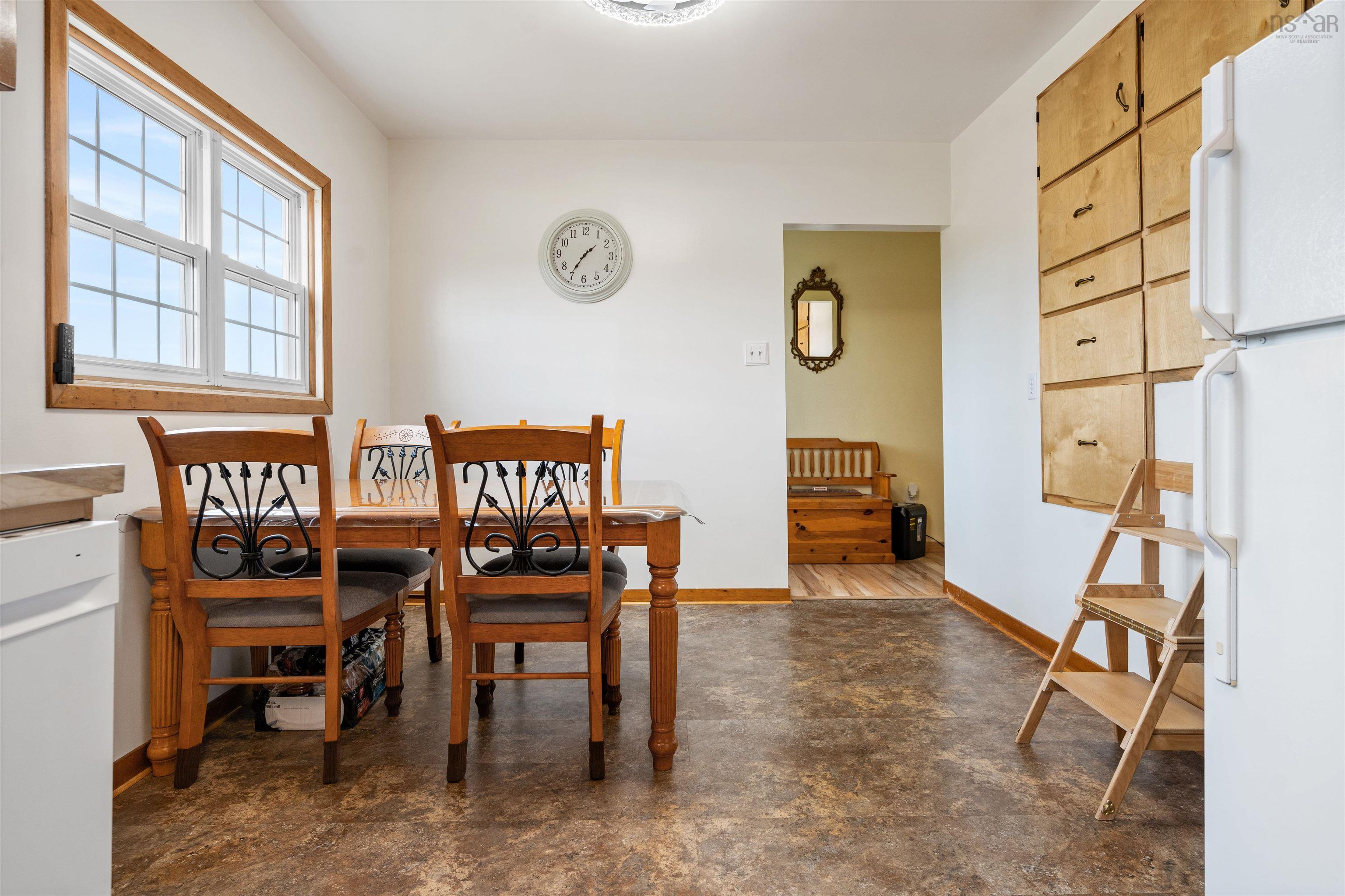 684 St Marys Road photo #9