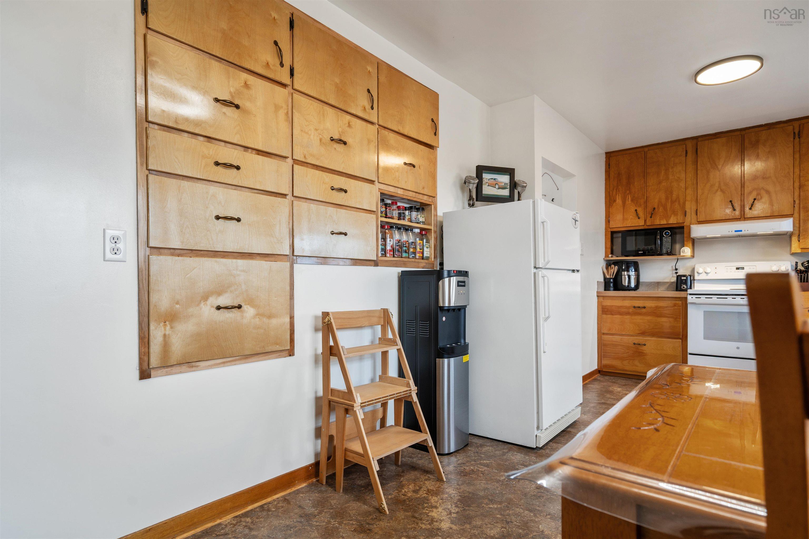 684 St Marys Road photo #10