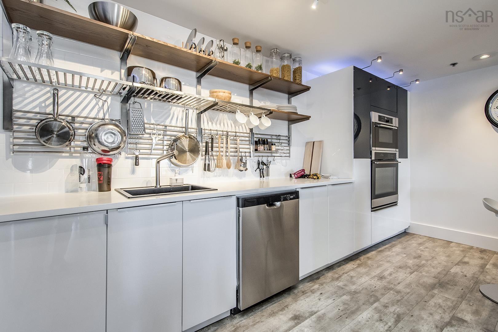 1504 1465 Brenton Street photo #20