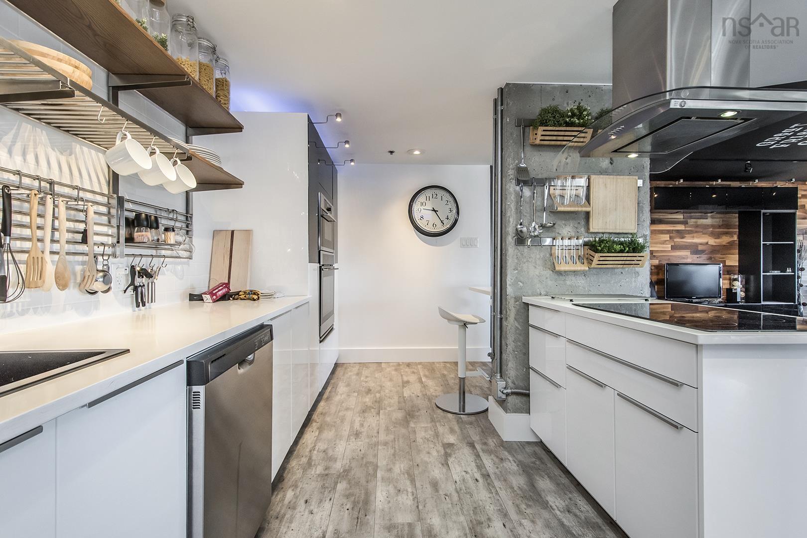 1504 1465 Brenton Street photo #22