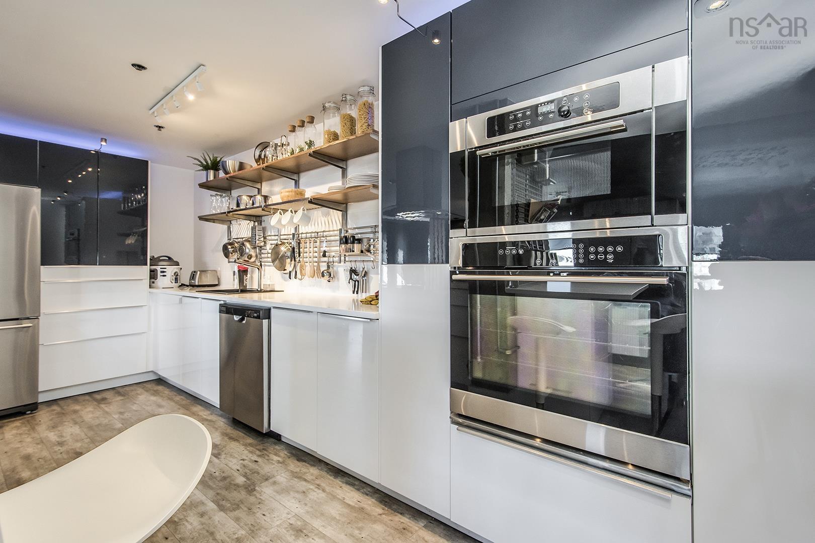1504 1465 Brenton Street photo #24