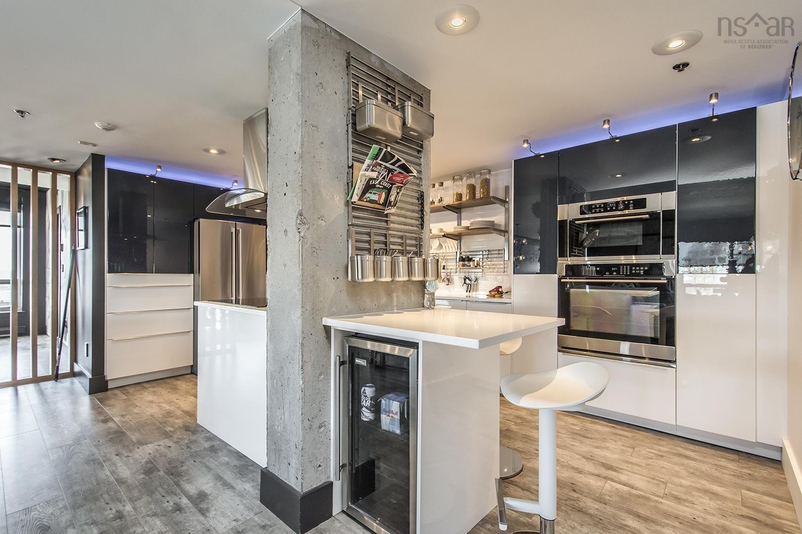 1504 1465 Brenton Street photo #25