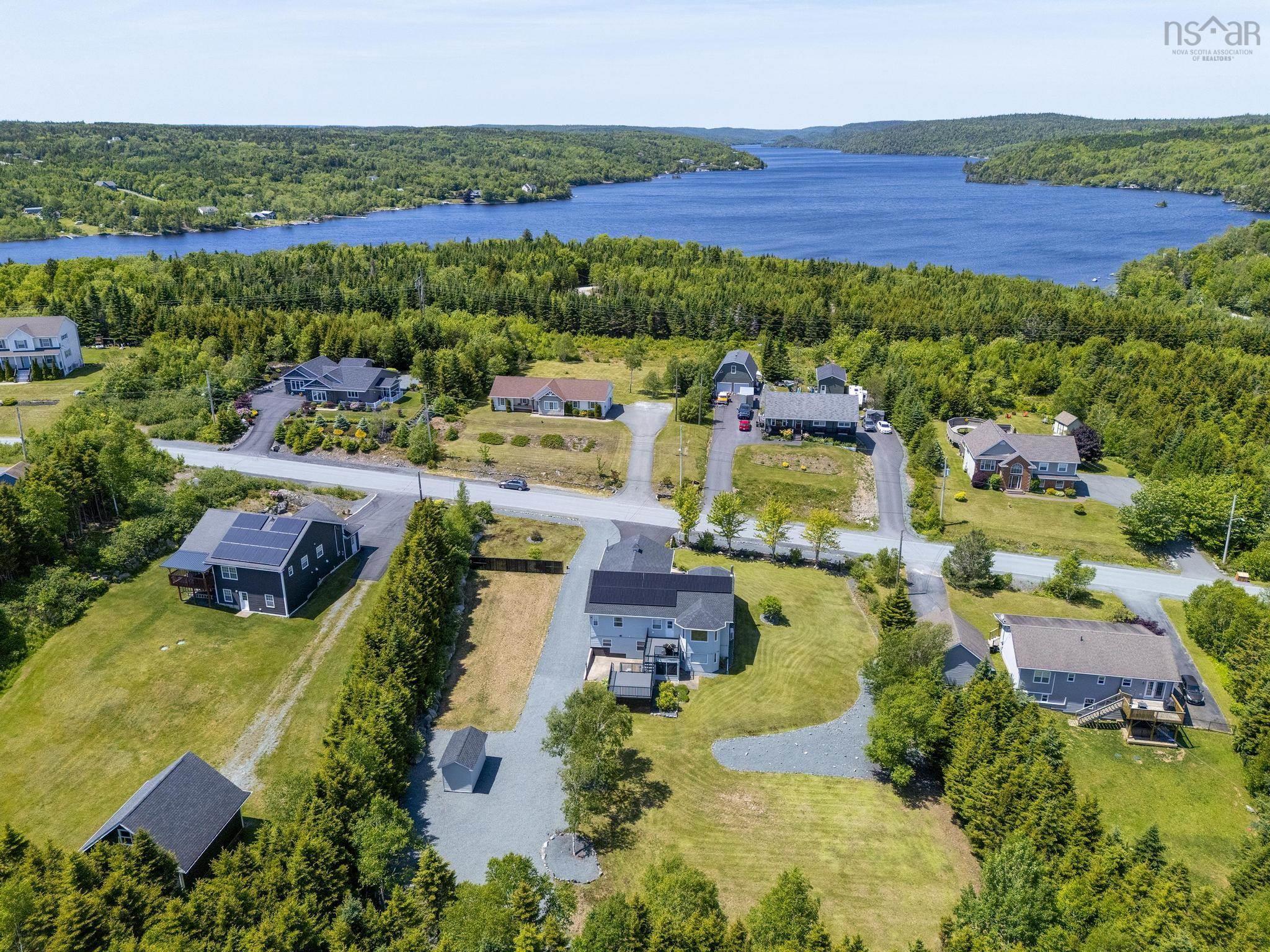 87 Candlewood Drive photo #1