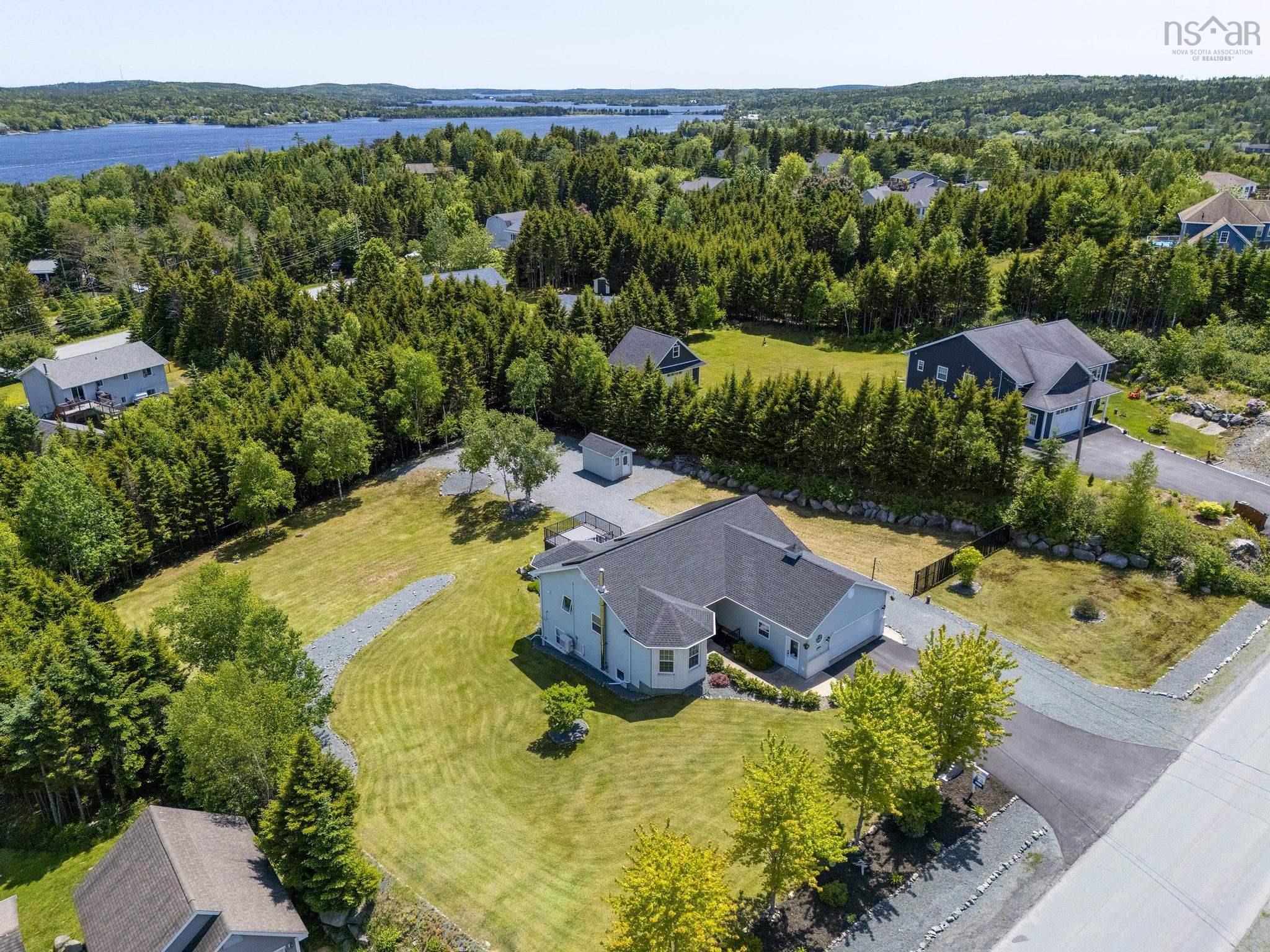 87 Candlewood Drive photo #2