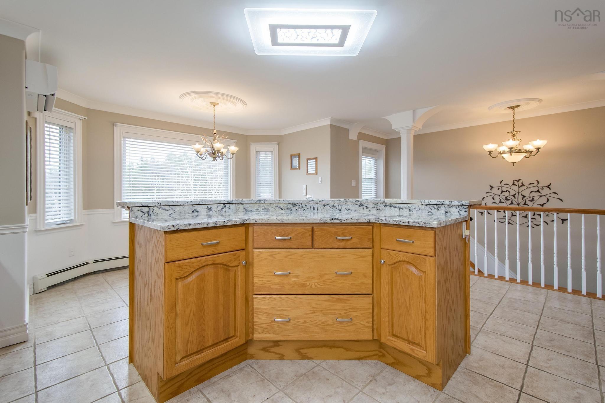 87 Candlewood Drive photo #11