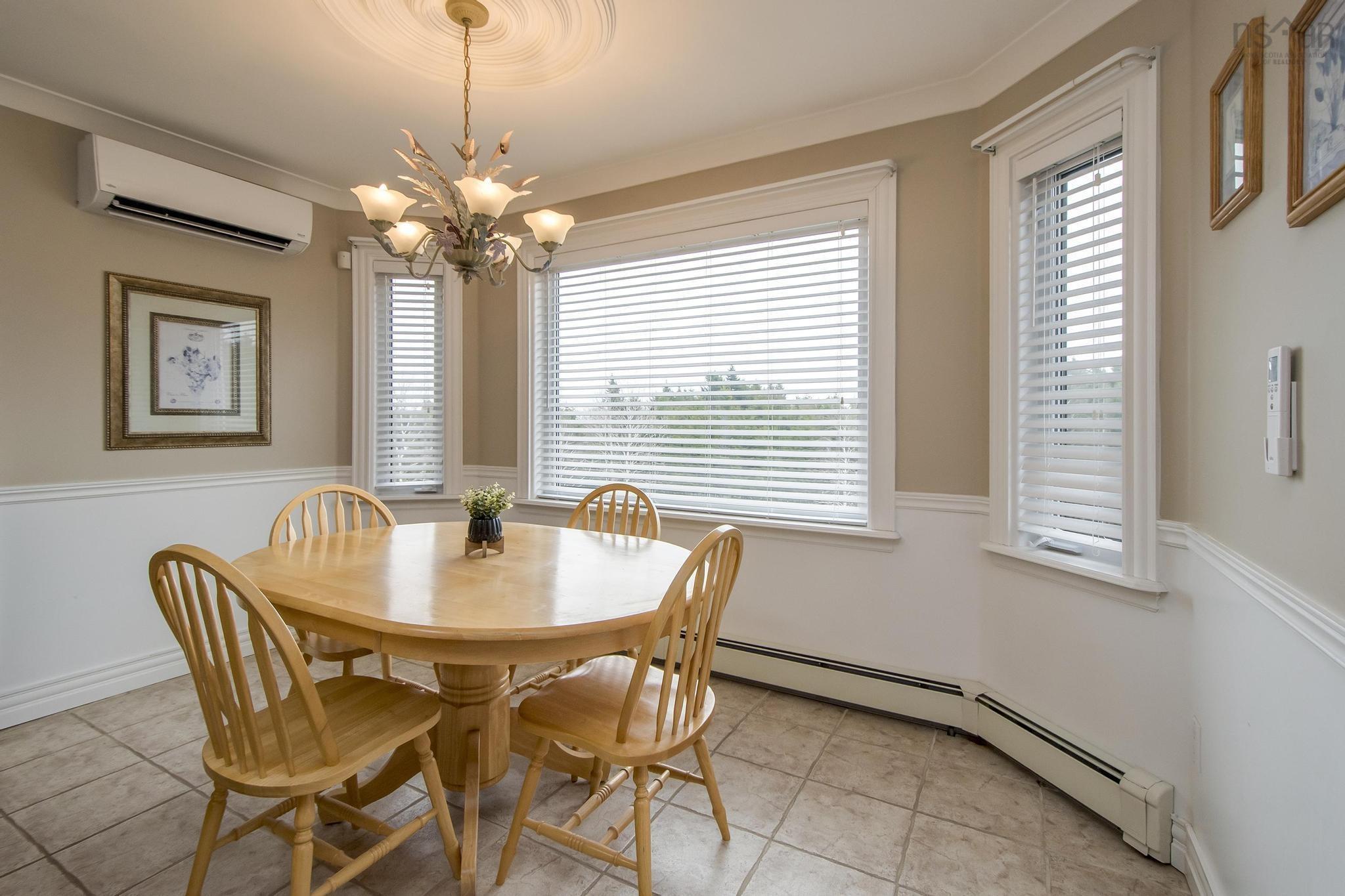 87 Candlewood Drive photo #12
