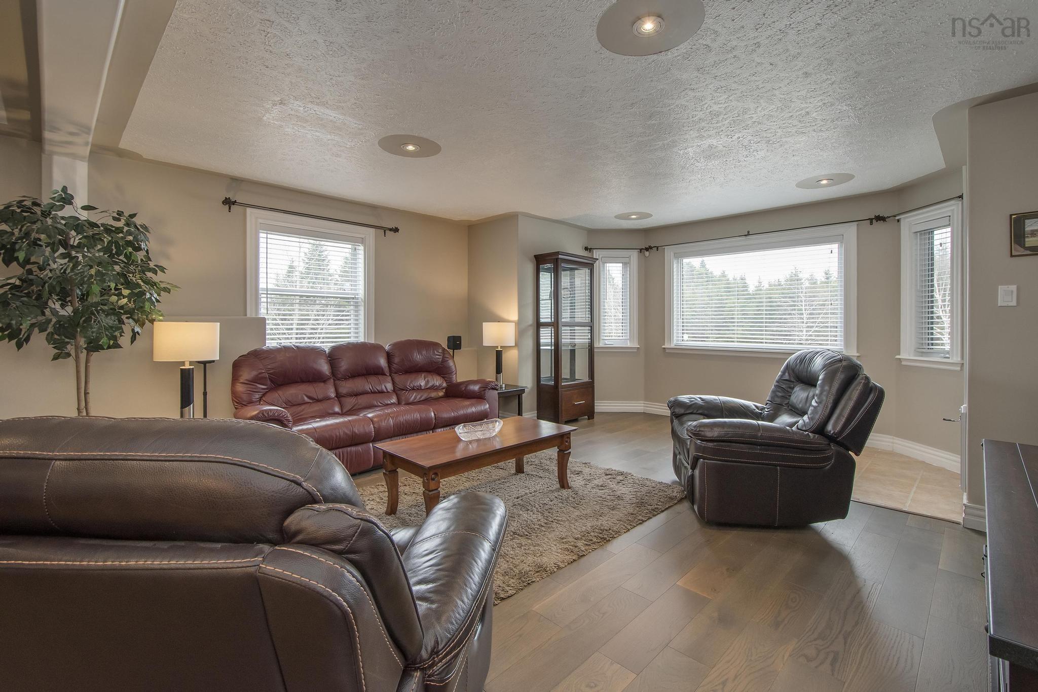 87 Candlewood Drive photo #23
