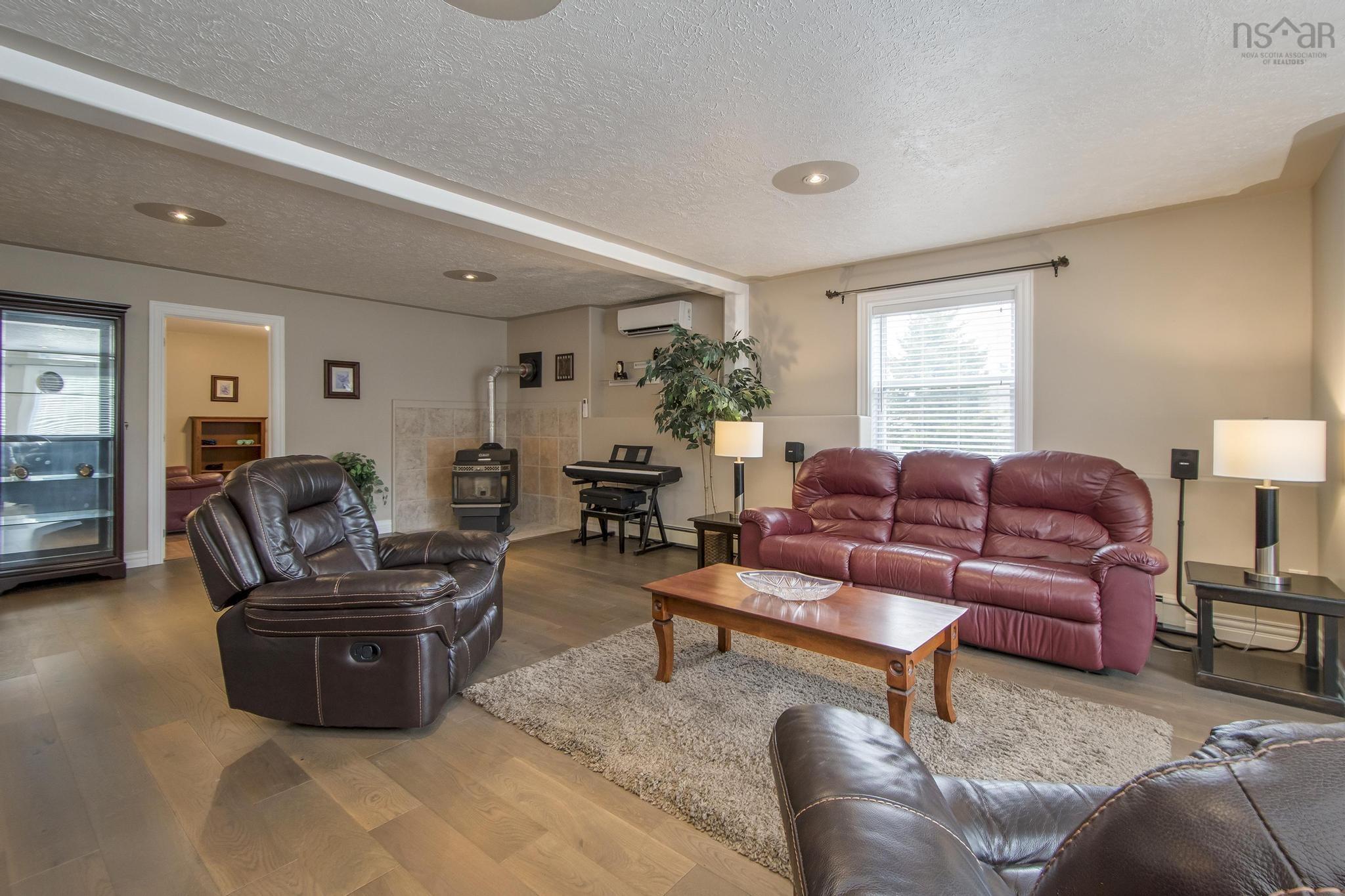 87 Candlewood Drive photo #24