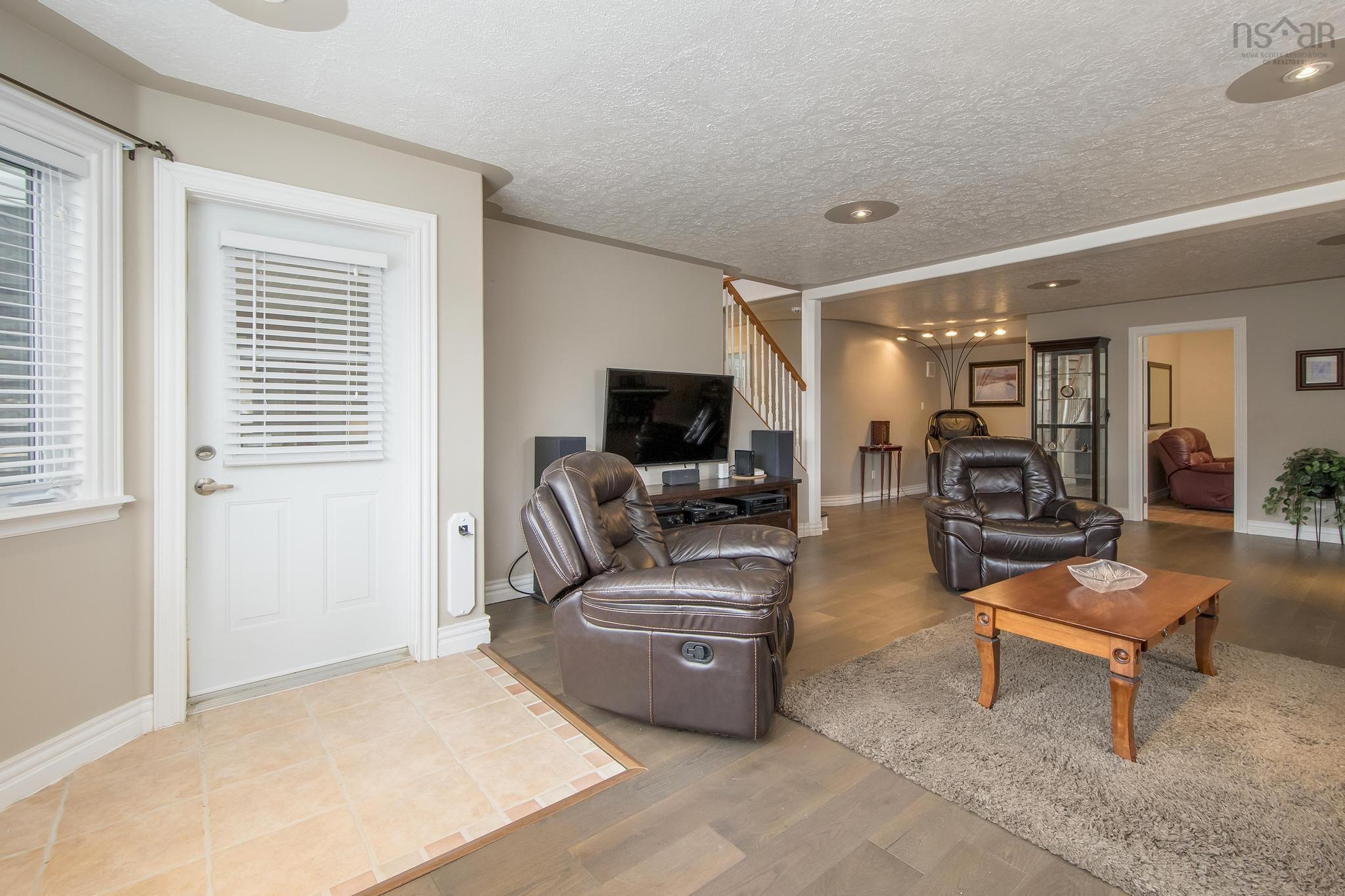 87 Candlewood Drive photo #31