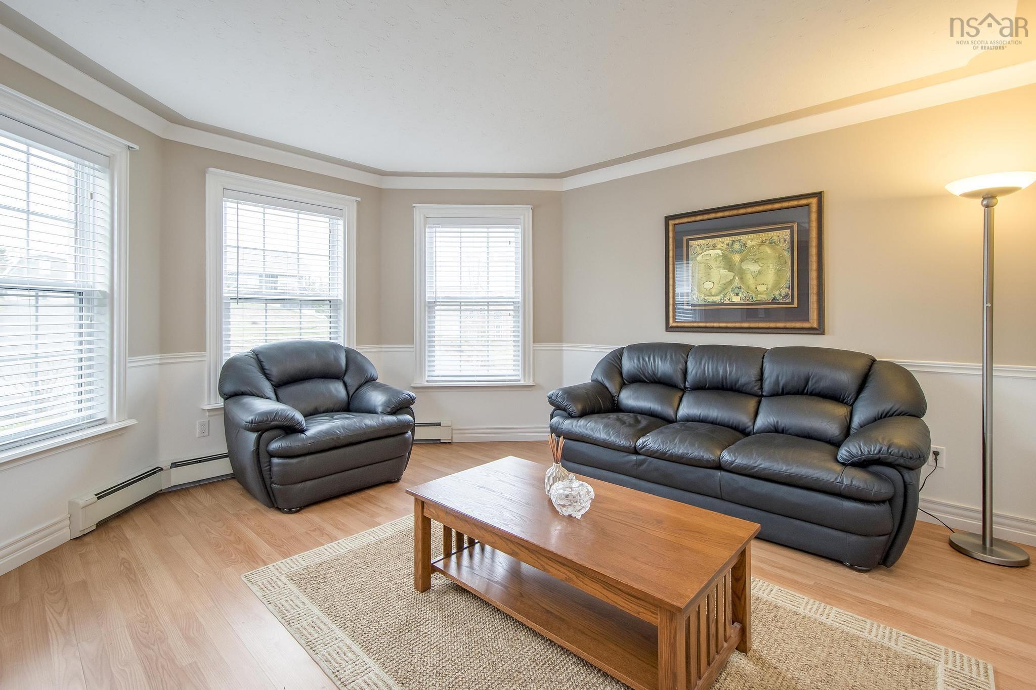 87 Candlewood Drive photo #6
