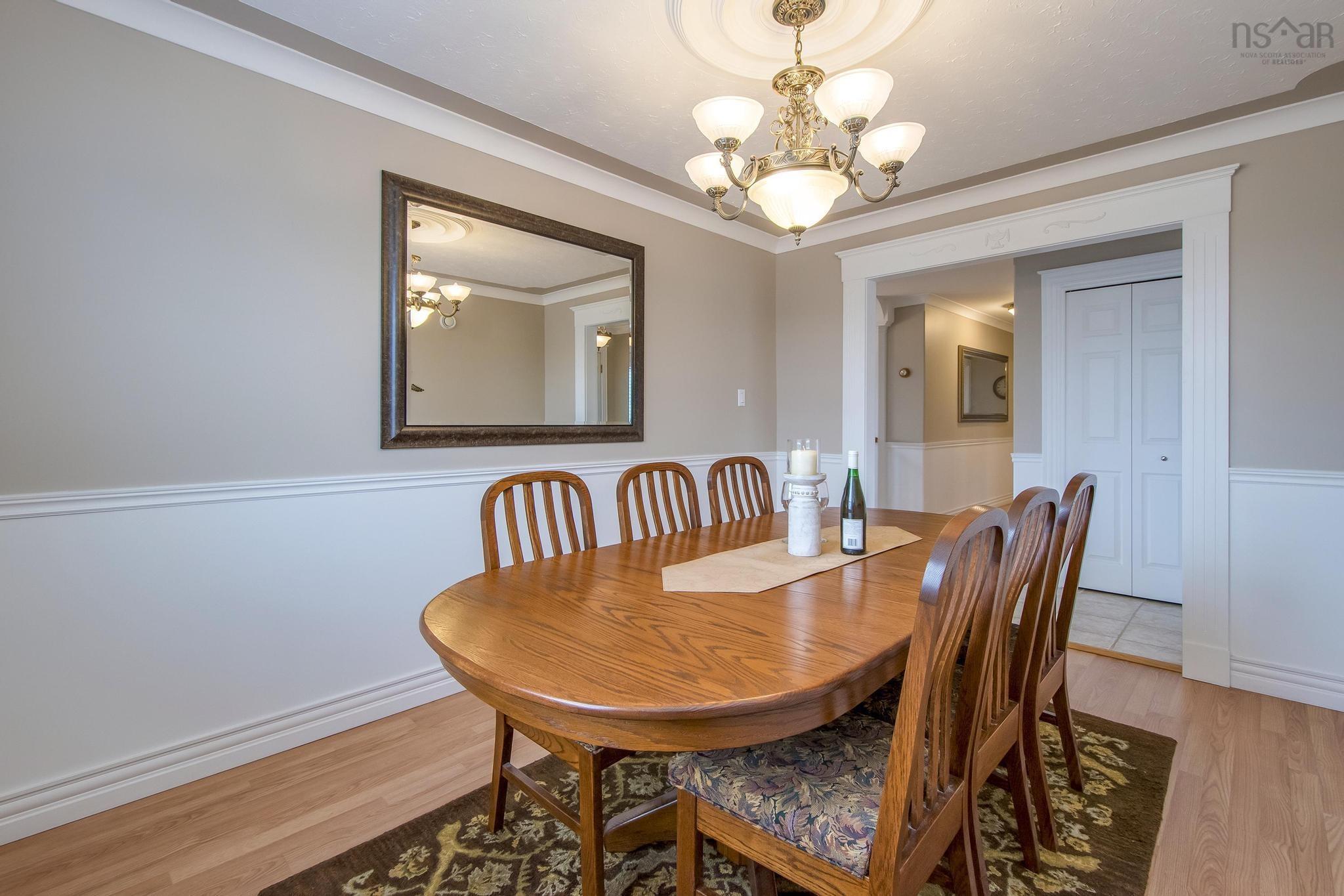 87 Candlewood Drive photo #9