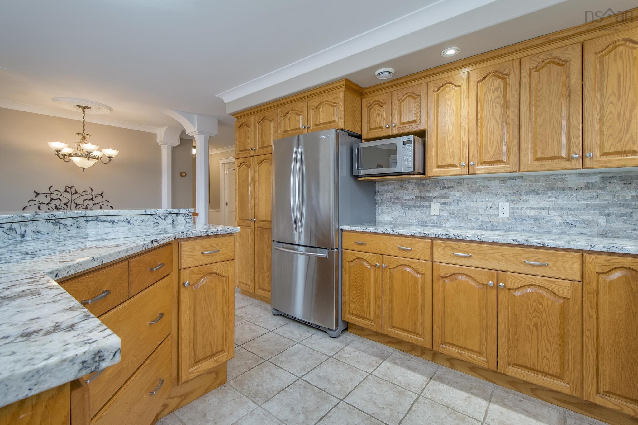 87 Candlewood Drive photo #10