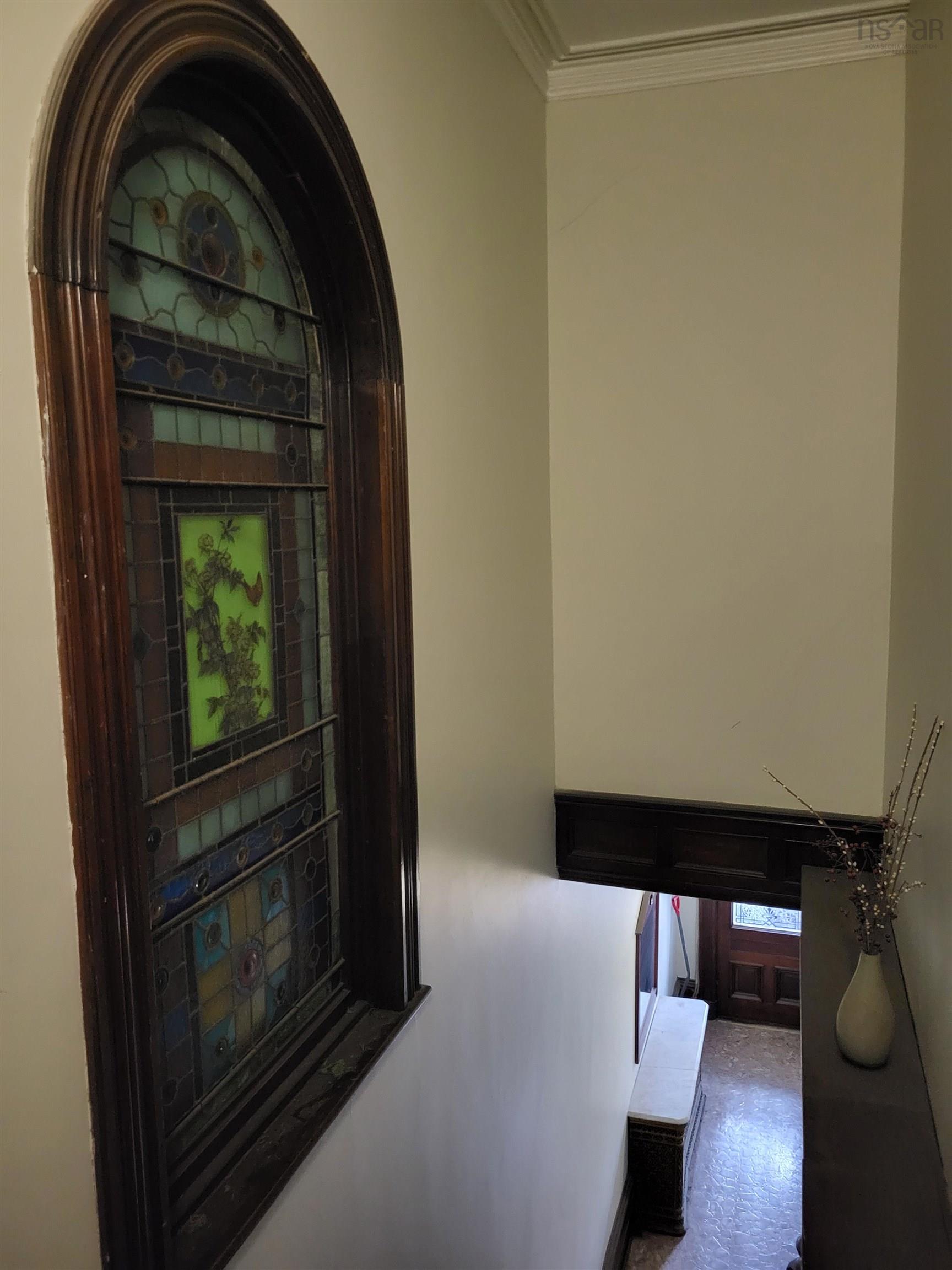 5685 Inglis Street photo #2