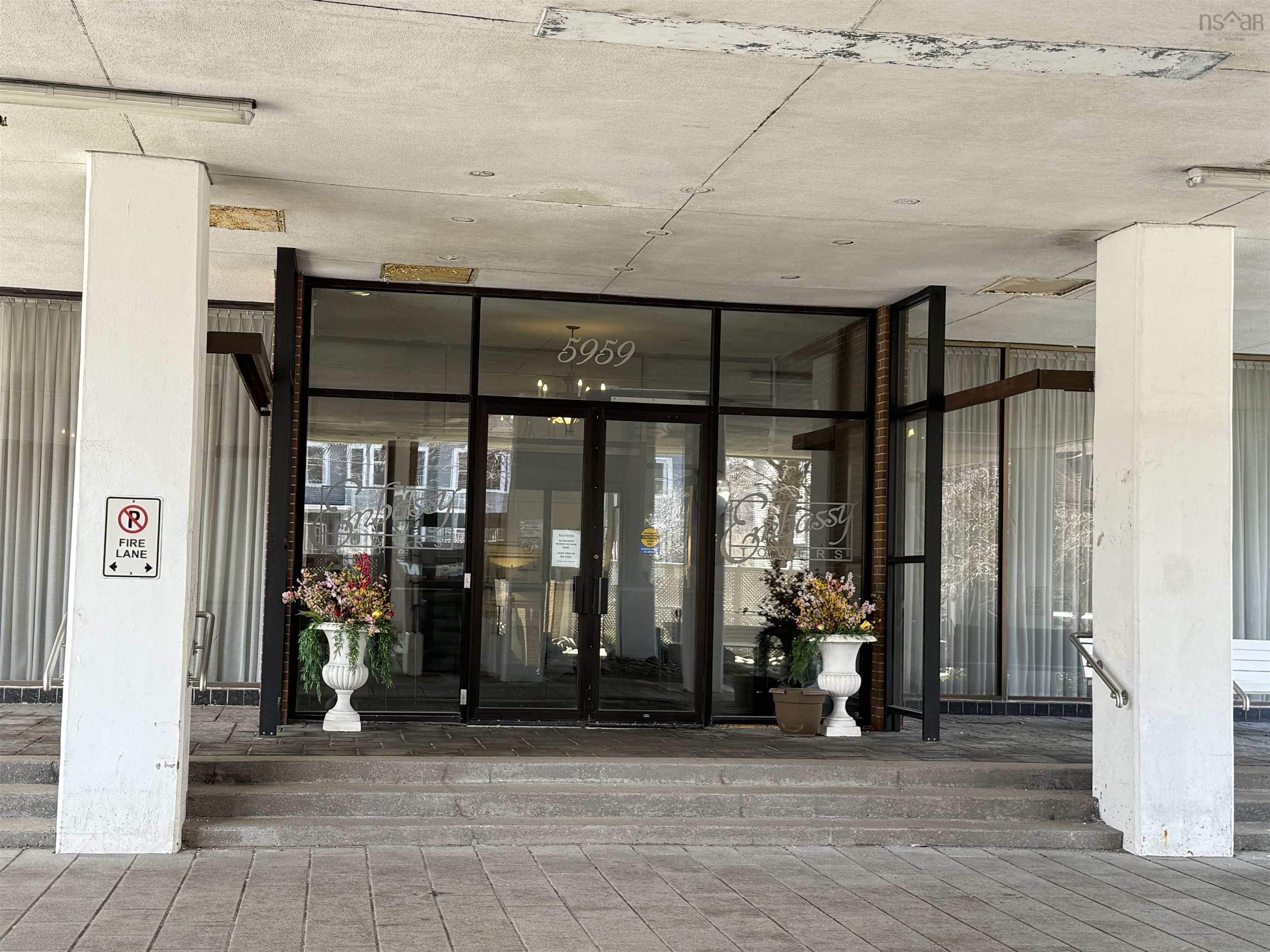 1602 5959 Spring Garden Road photo #3