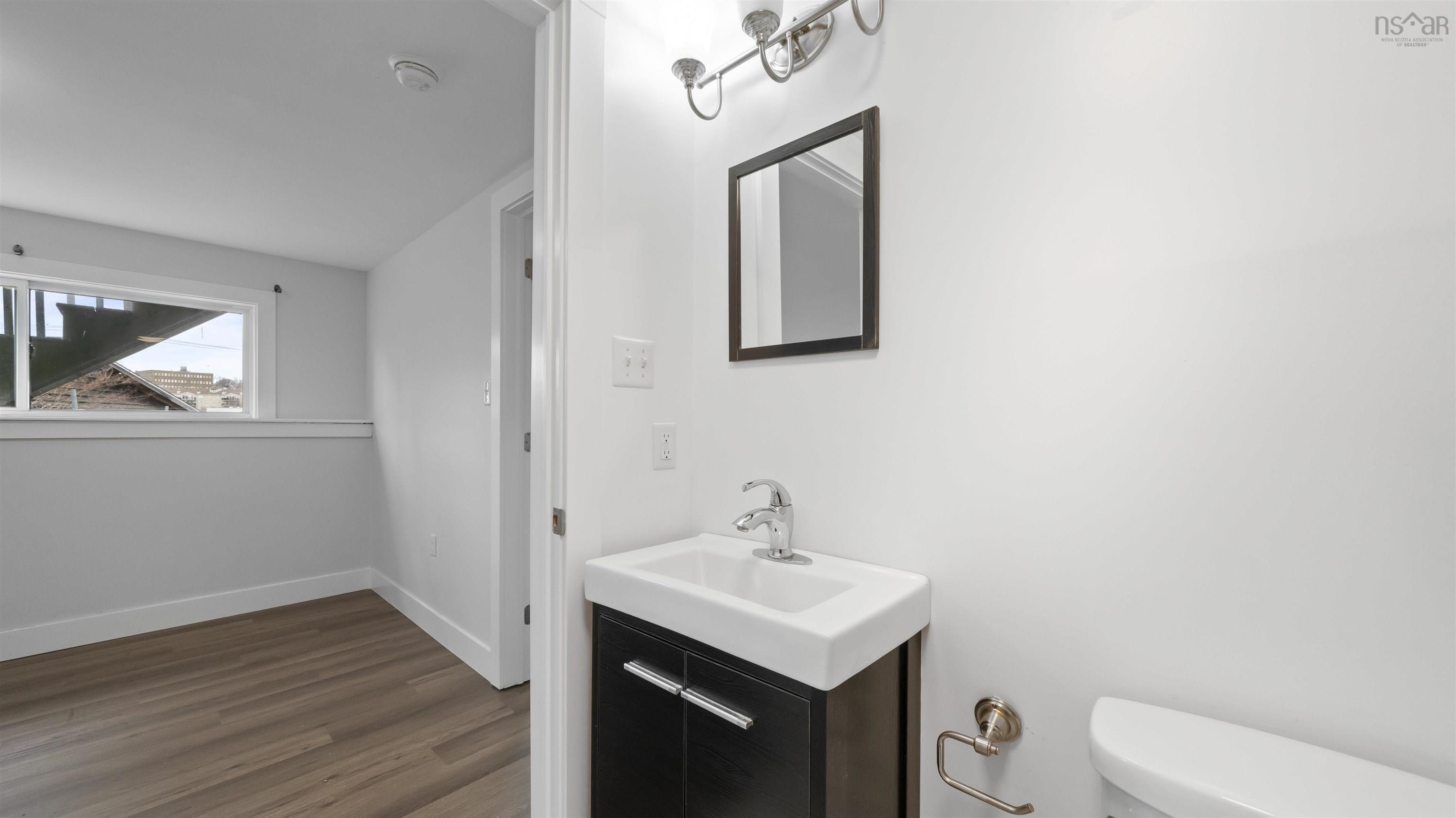 3461 Windsor Street photo #16