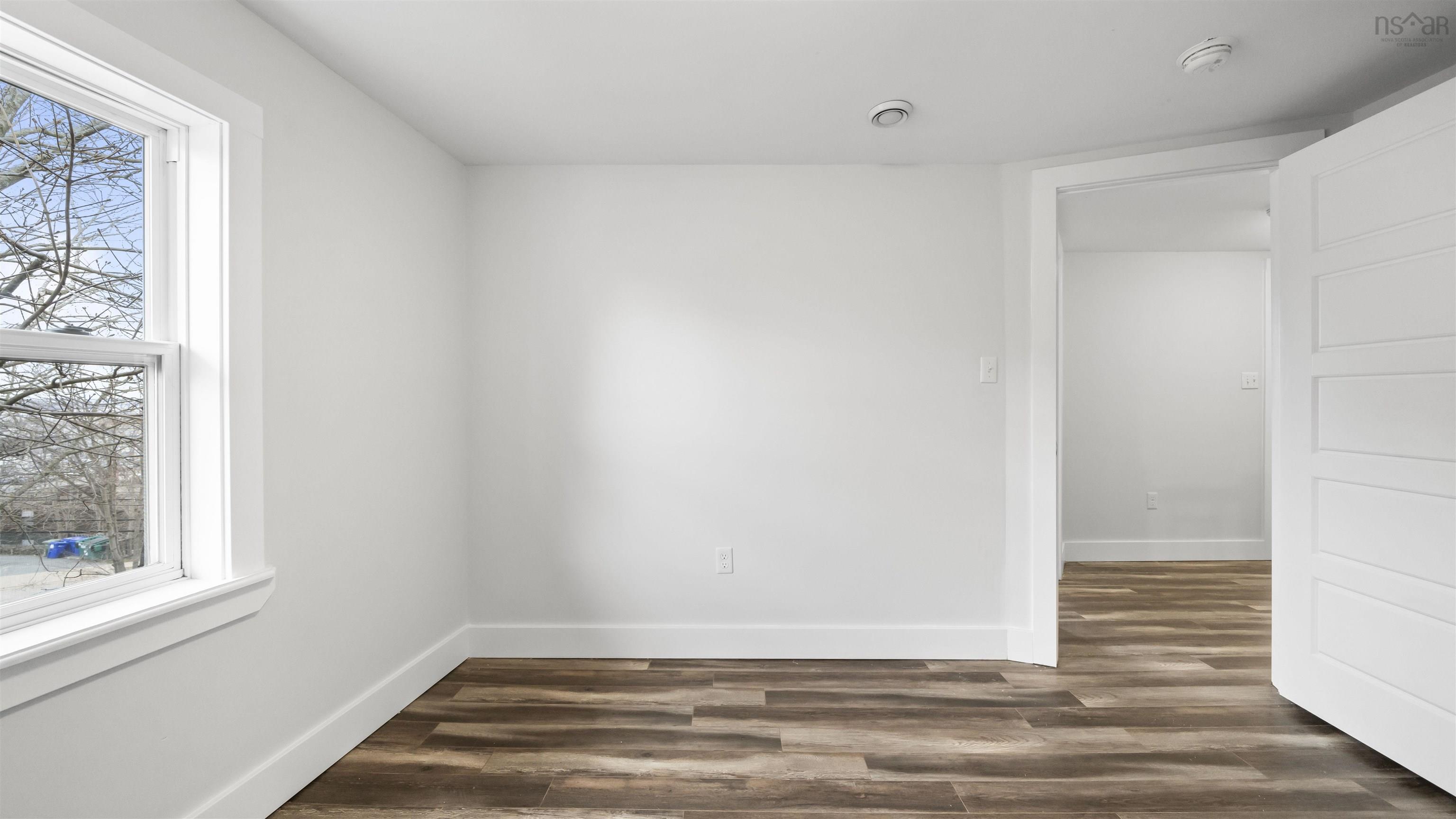 3461 Windsor Street photo #27