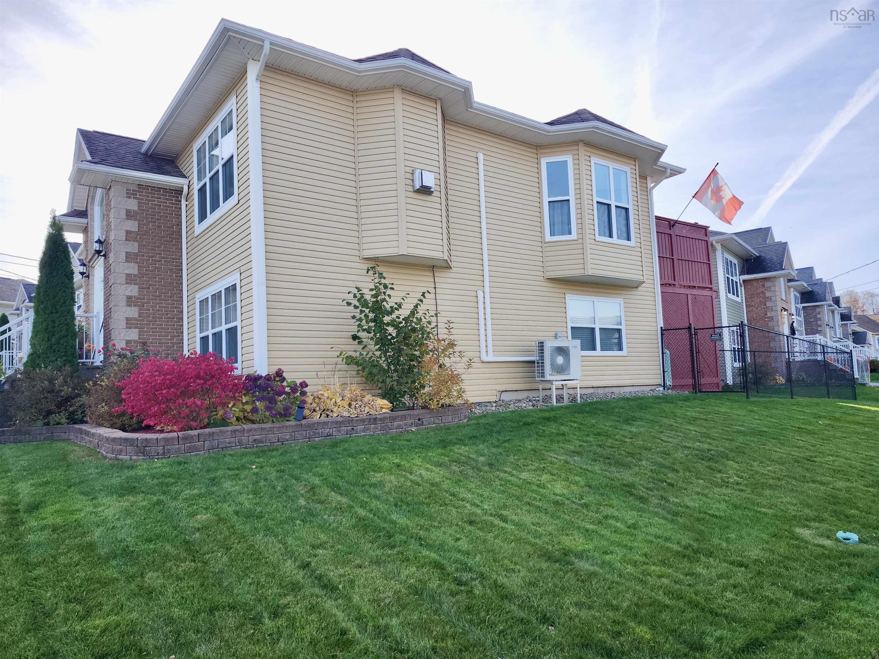 5 Lucy Court photo #2