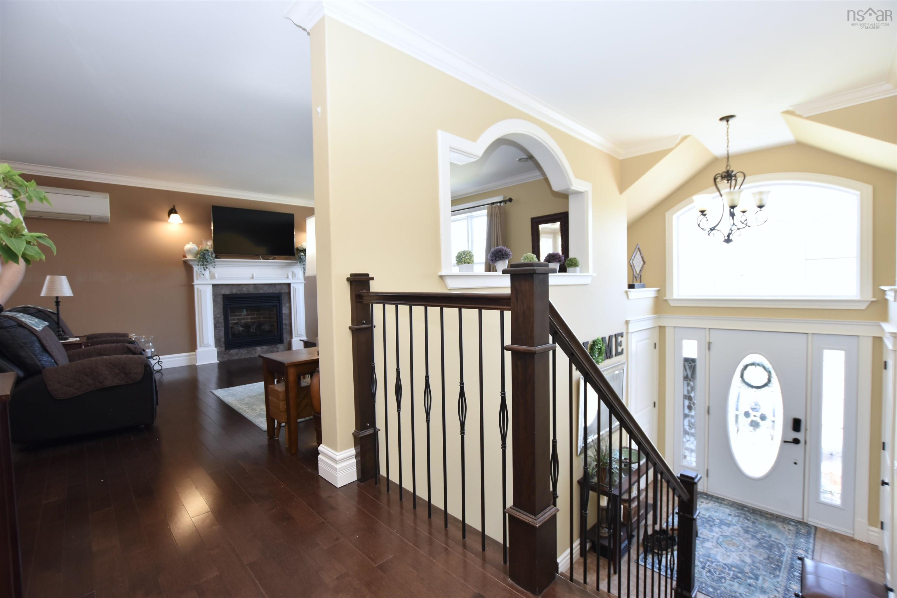 5 Lucy Court photo #4