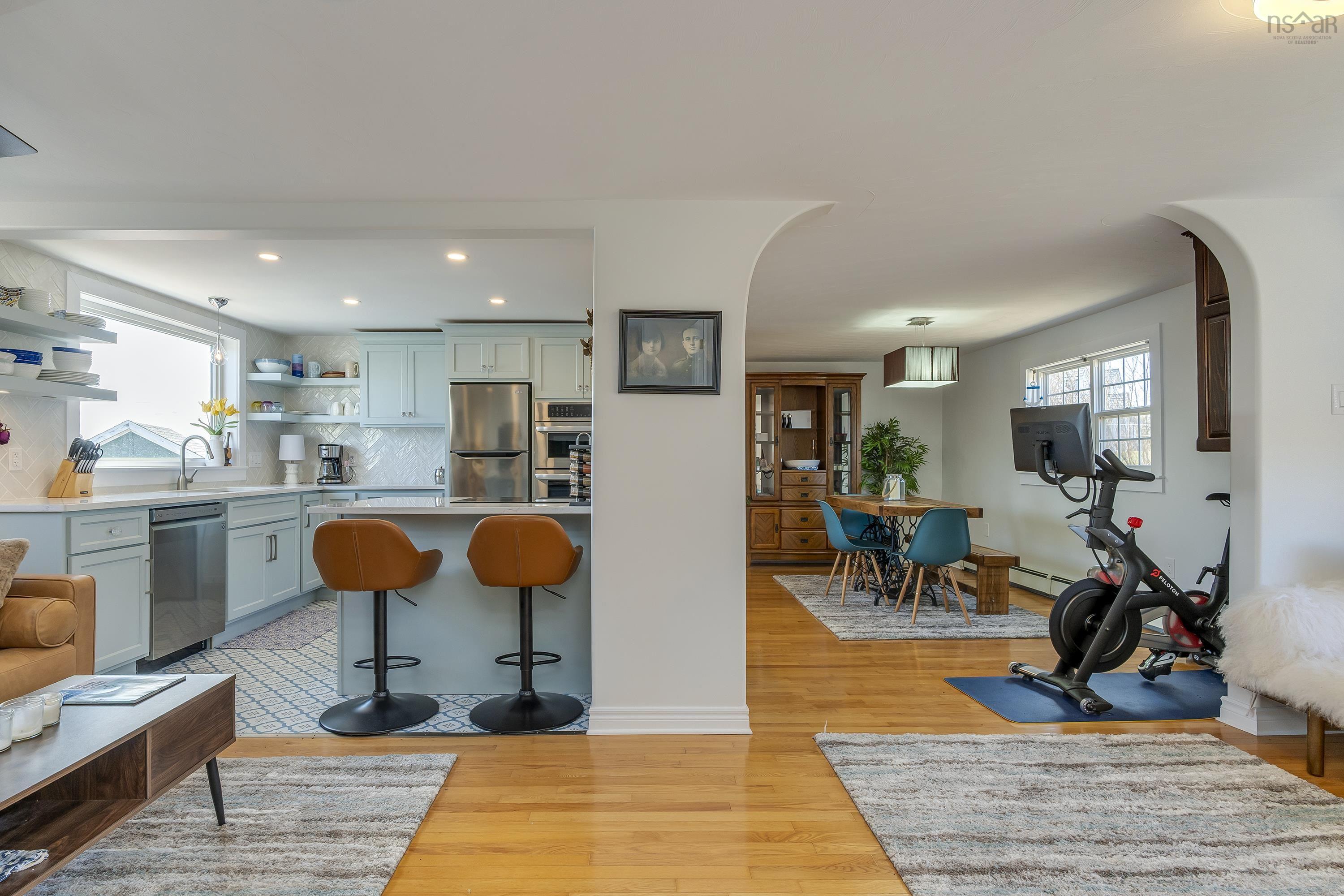 7064 Prospect Road photo #24