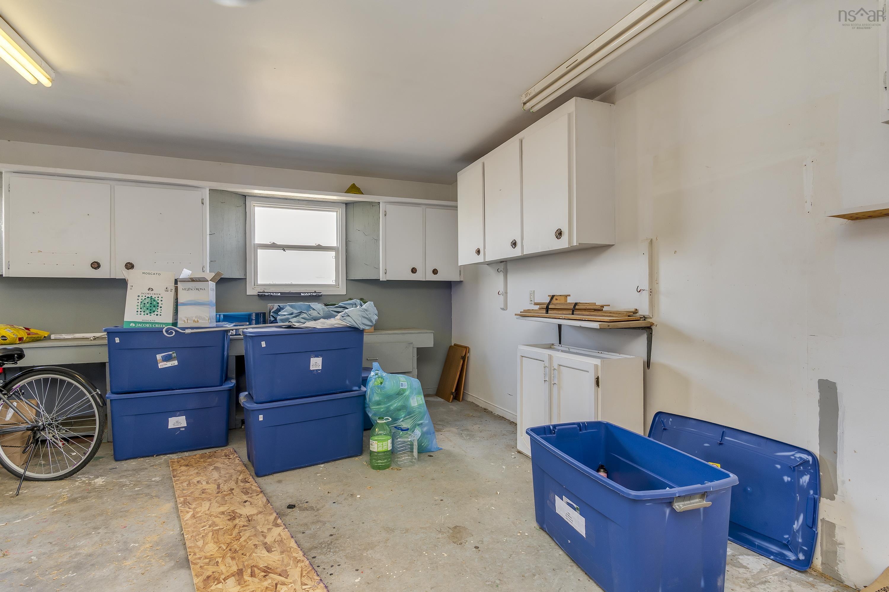7064 Prospect Road photo #38