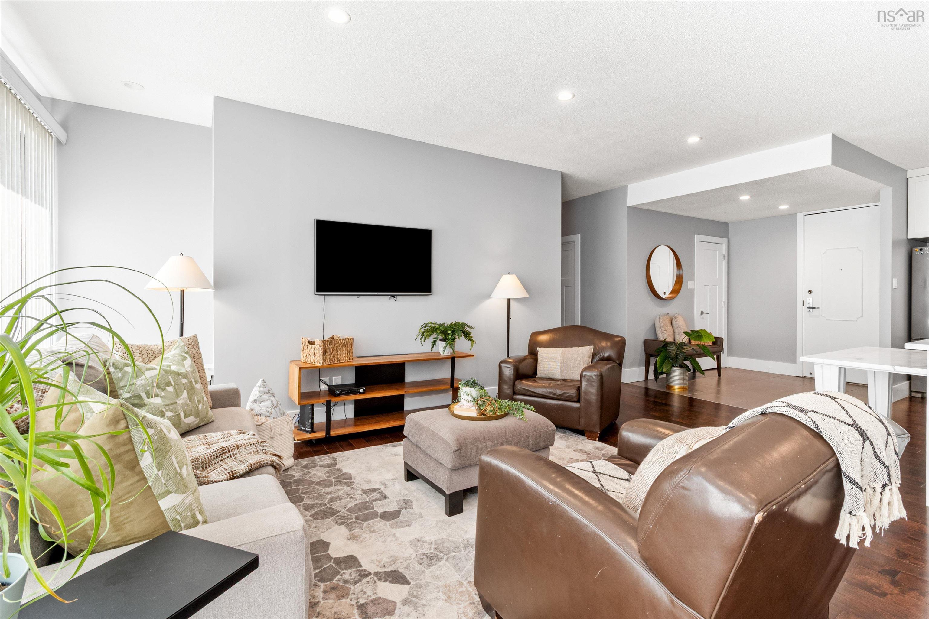 106 6095 Coburg Road photo #11