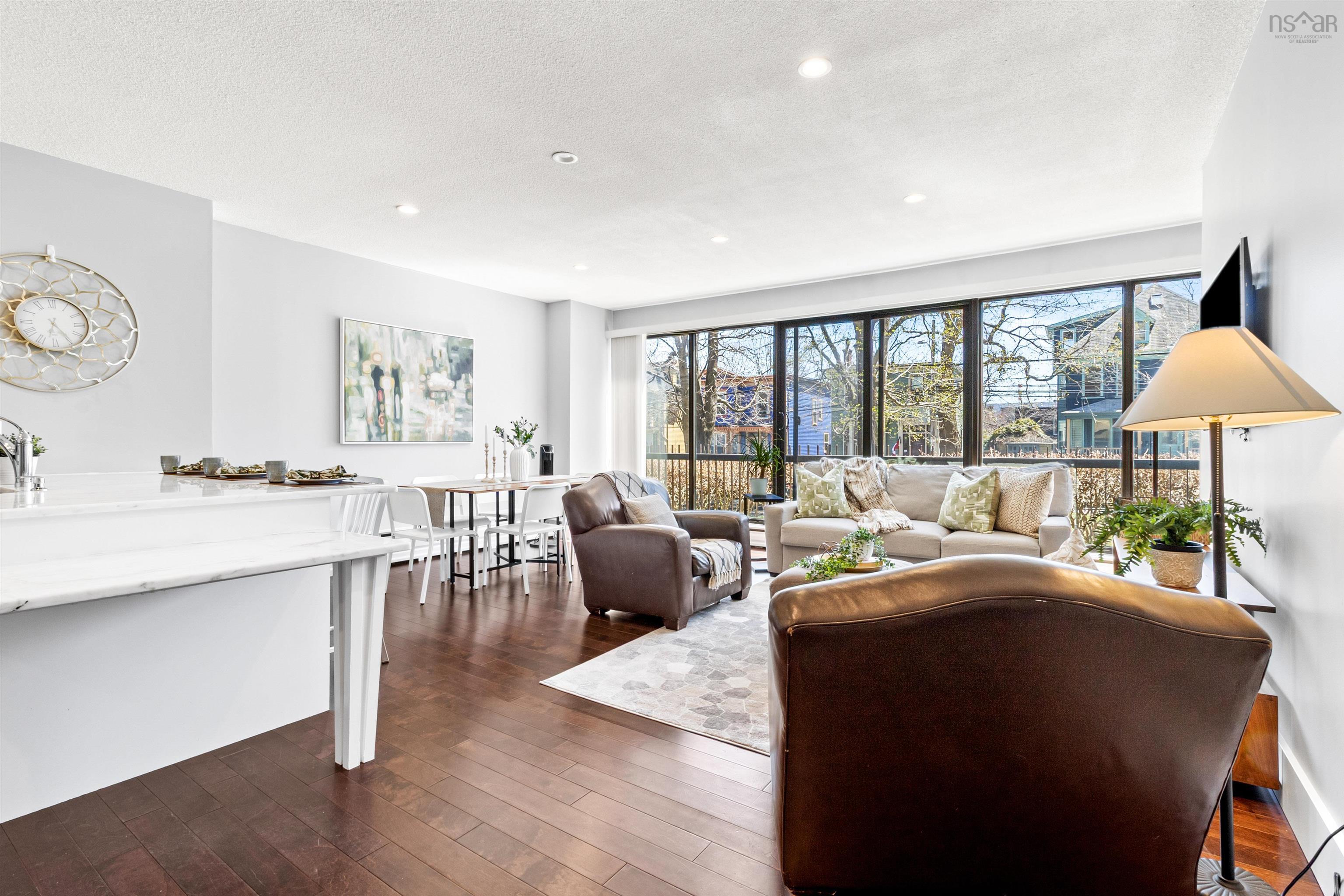 106 6095 Coburg Road photo #16
