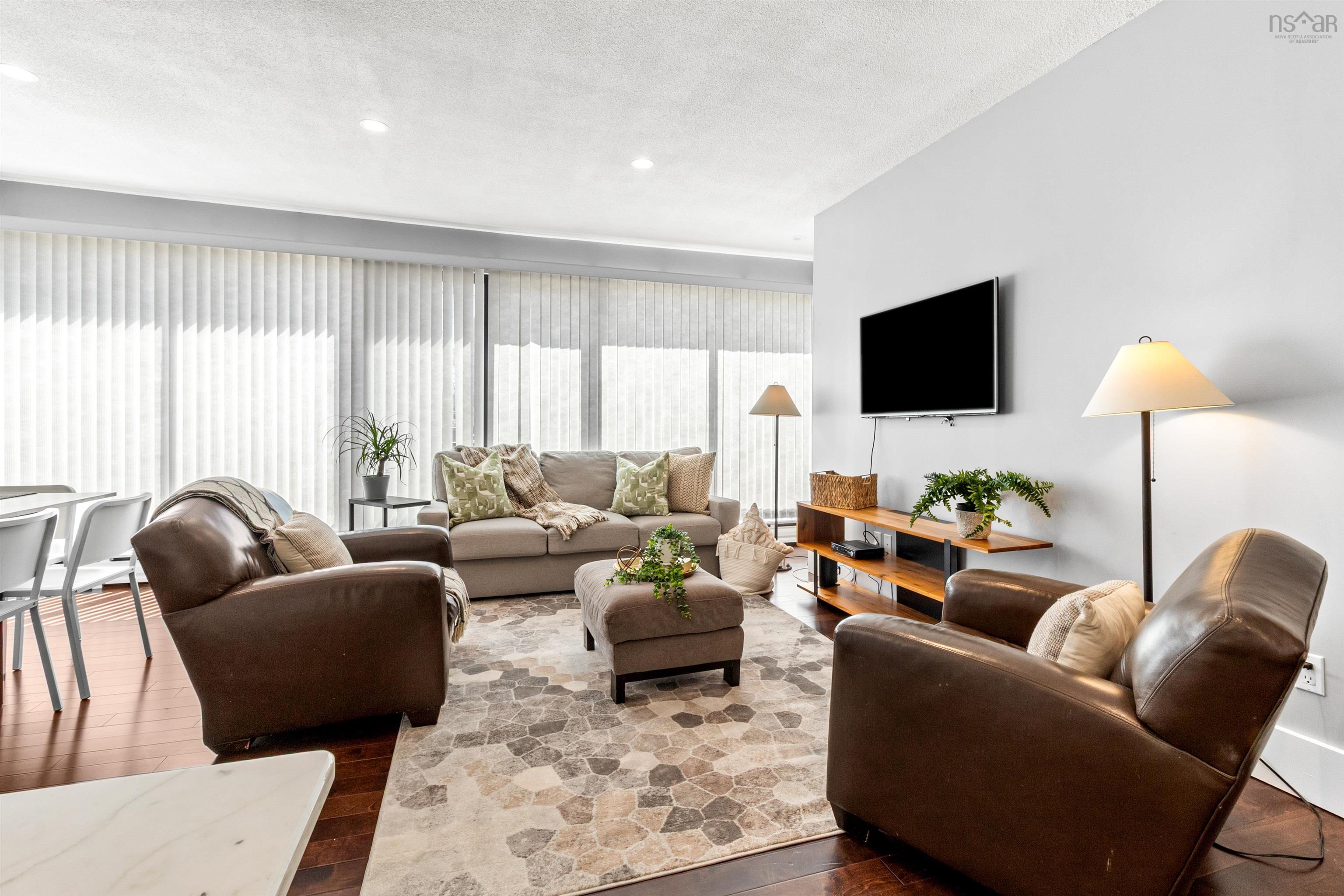 106 6095 Coburg Road photo #7