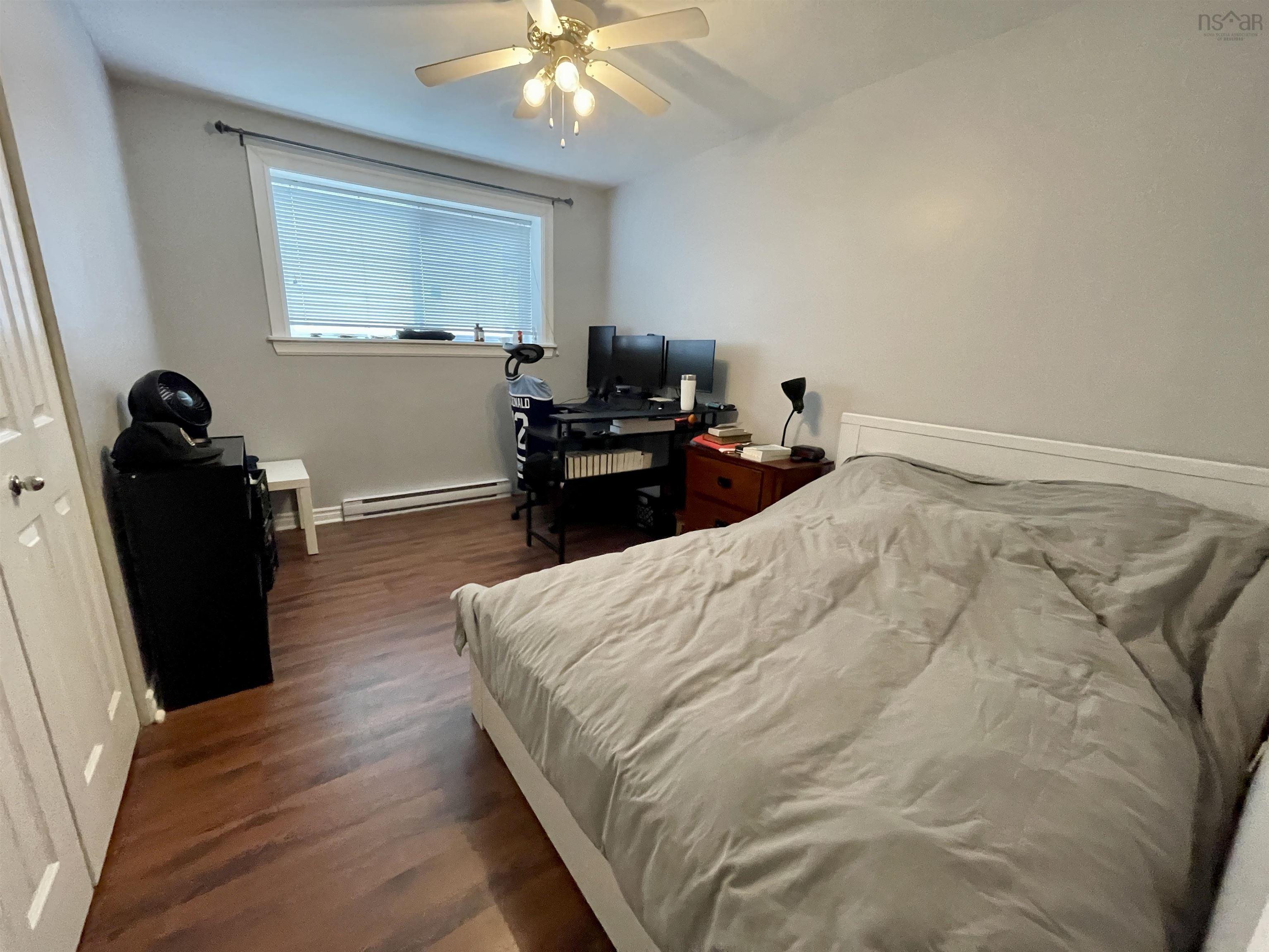 1 5811 Inglis Street photo #15