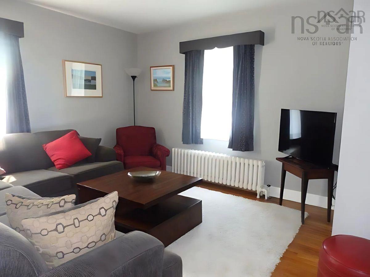 38 Walton Drive photo #11