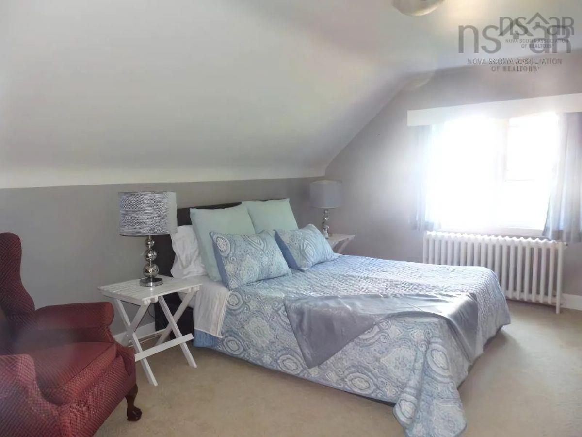 38 Walton Drive photo #12