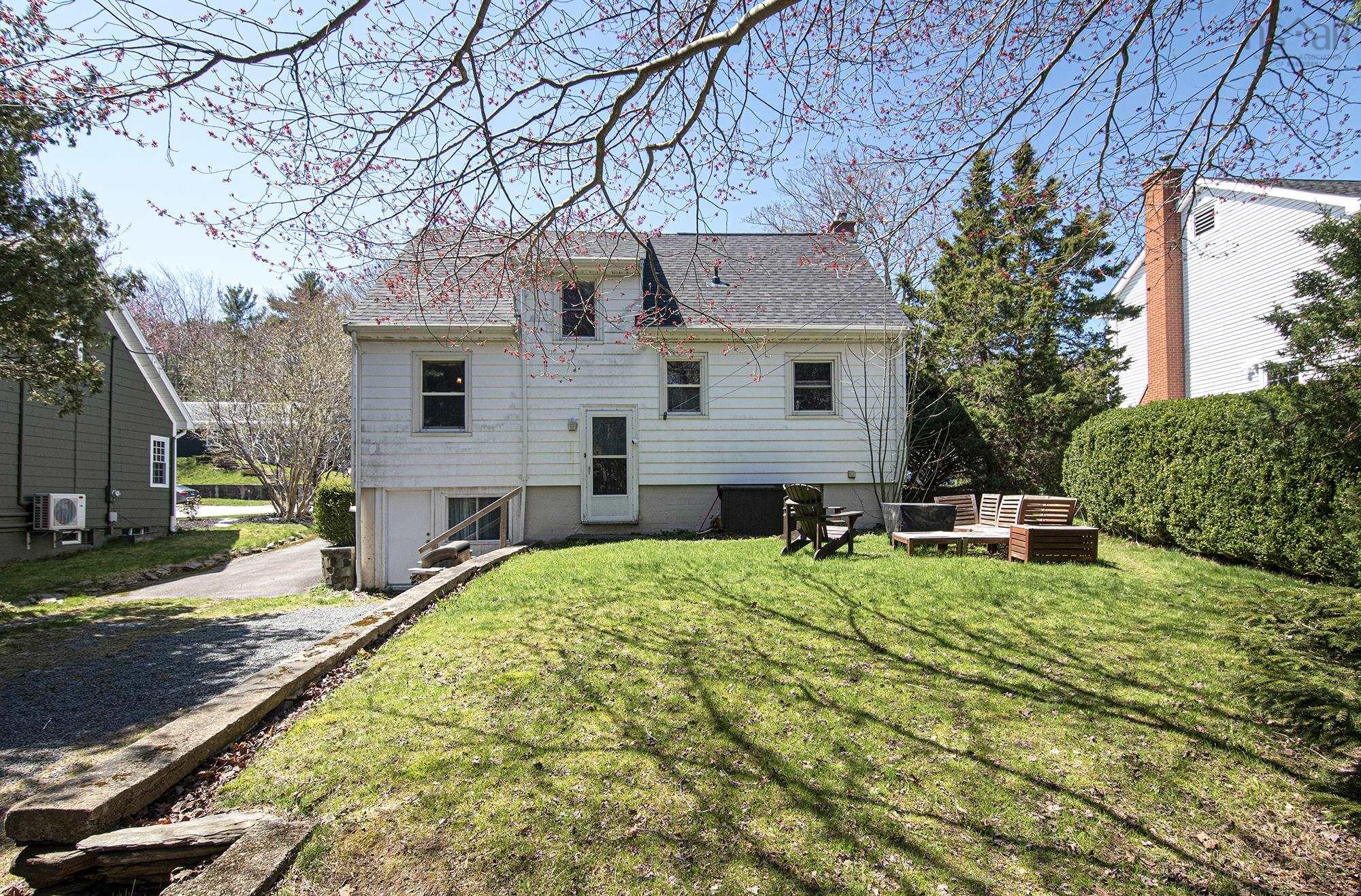 38 Walton Drive photo #17