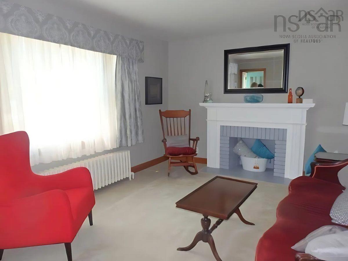 38 Walton Drive photo #5