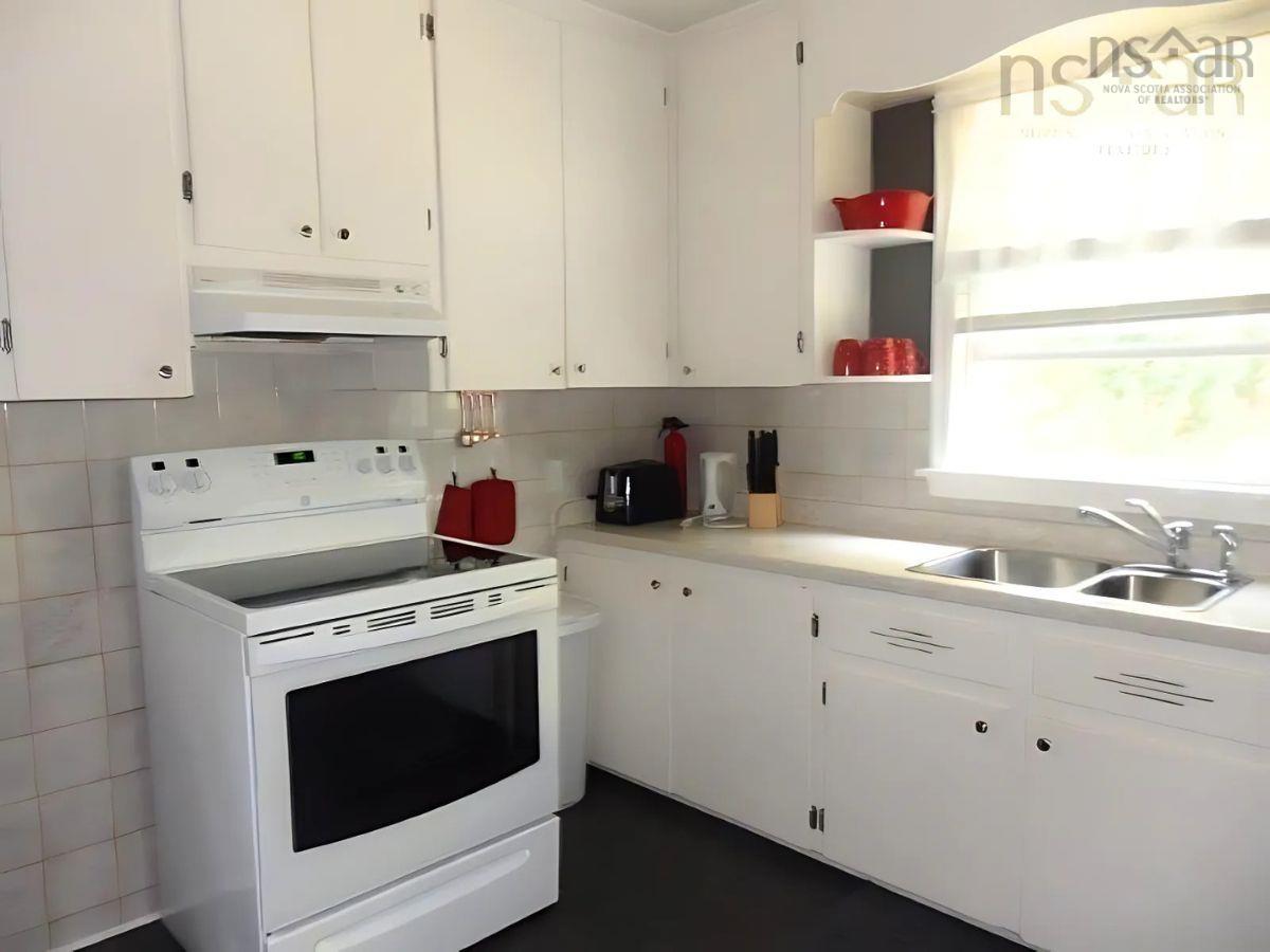 38 Walton Drive photo #6