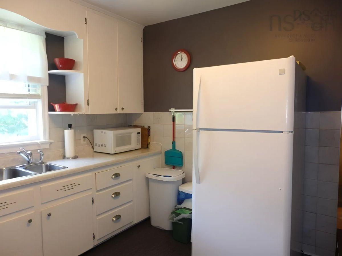 38 Walton Drive photo #8