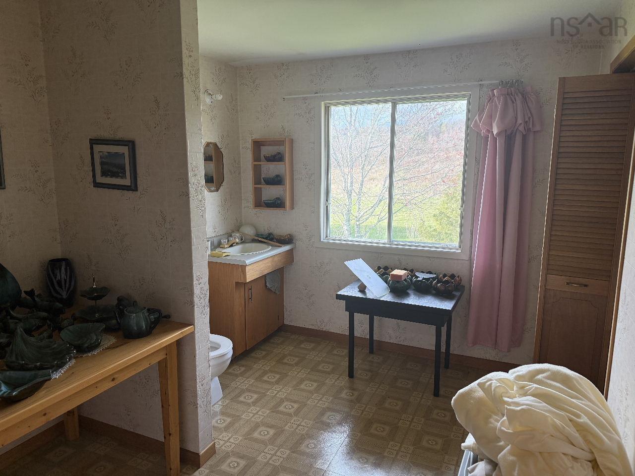 703 336 Highway photo #25