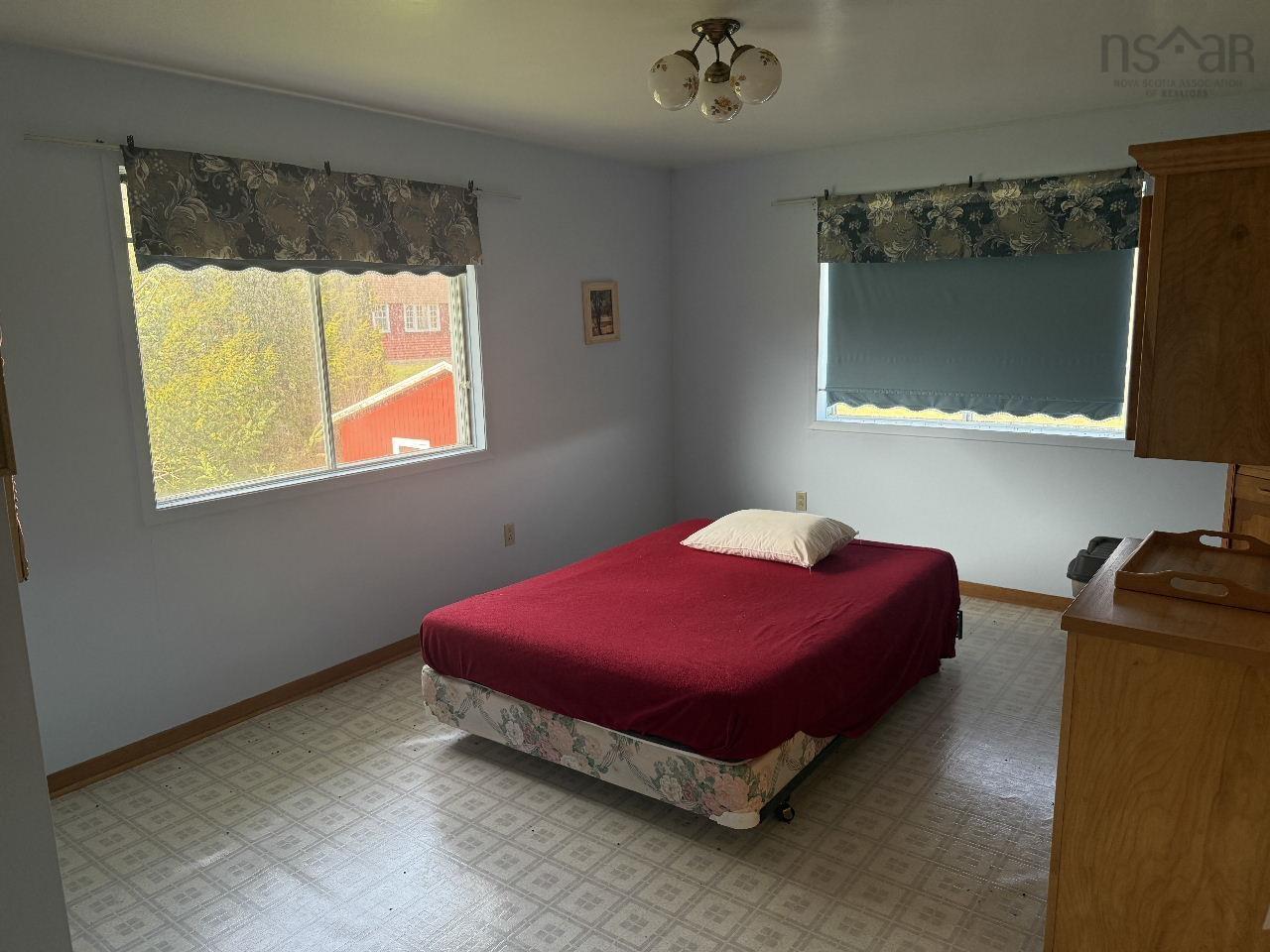 703 336 Highway photo #26