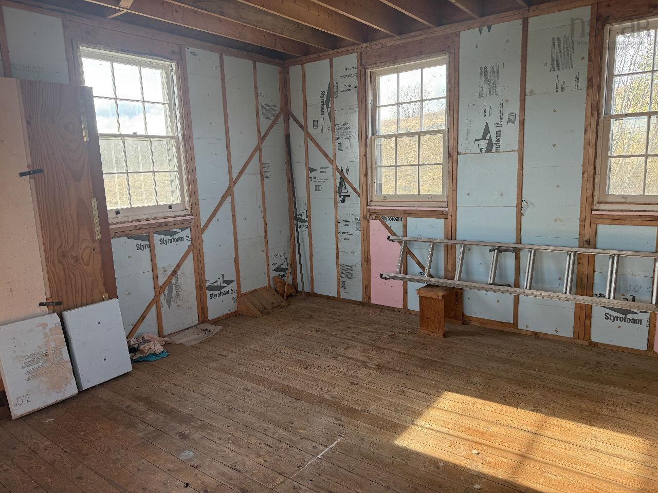 703 336 Highway photo #32