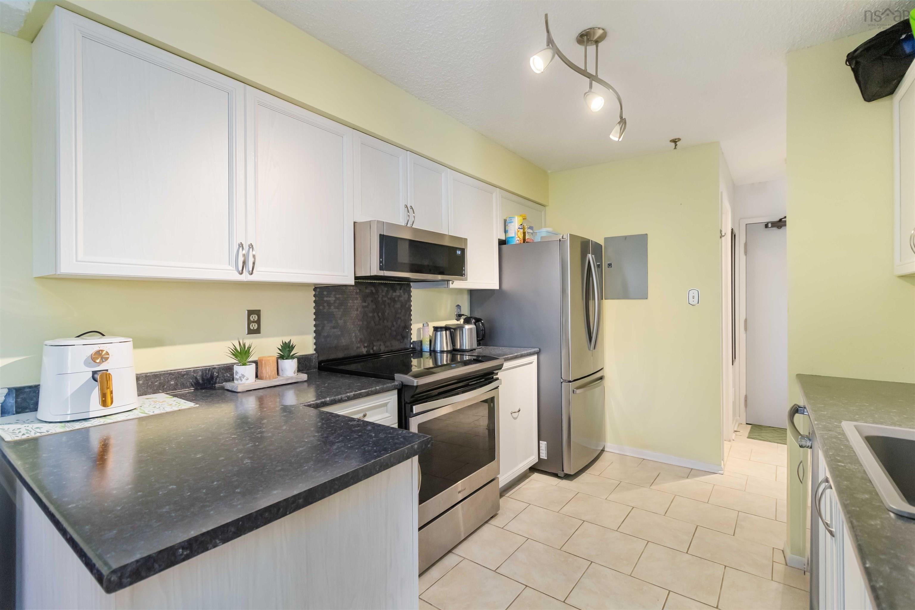 219 15 Knightsridge Drive photo #15