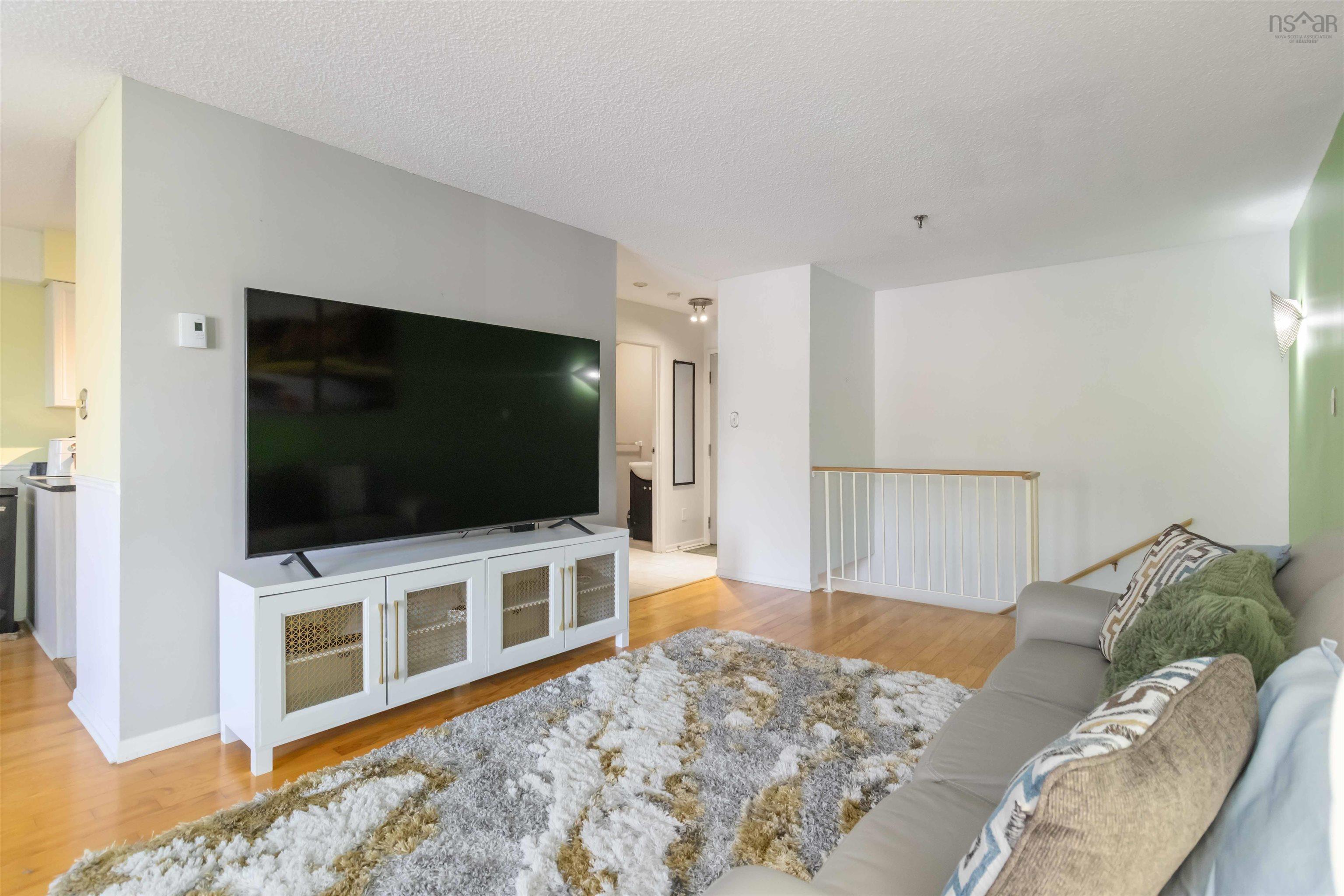 219 15 Knightsridge Drive photo #10