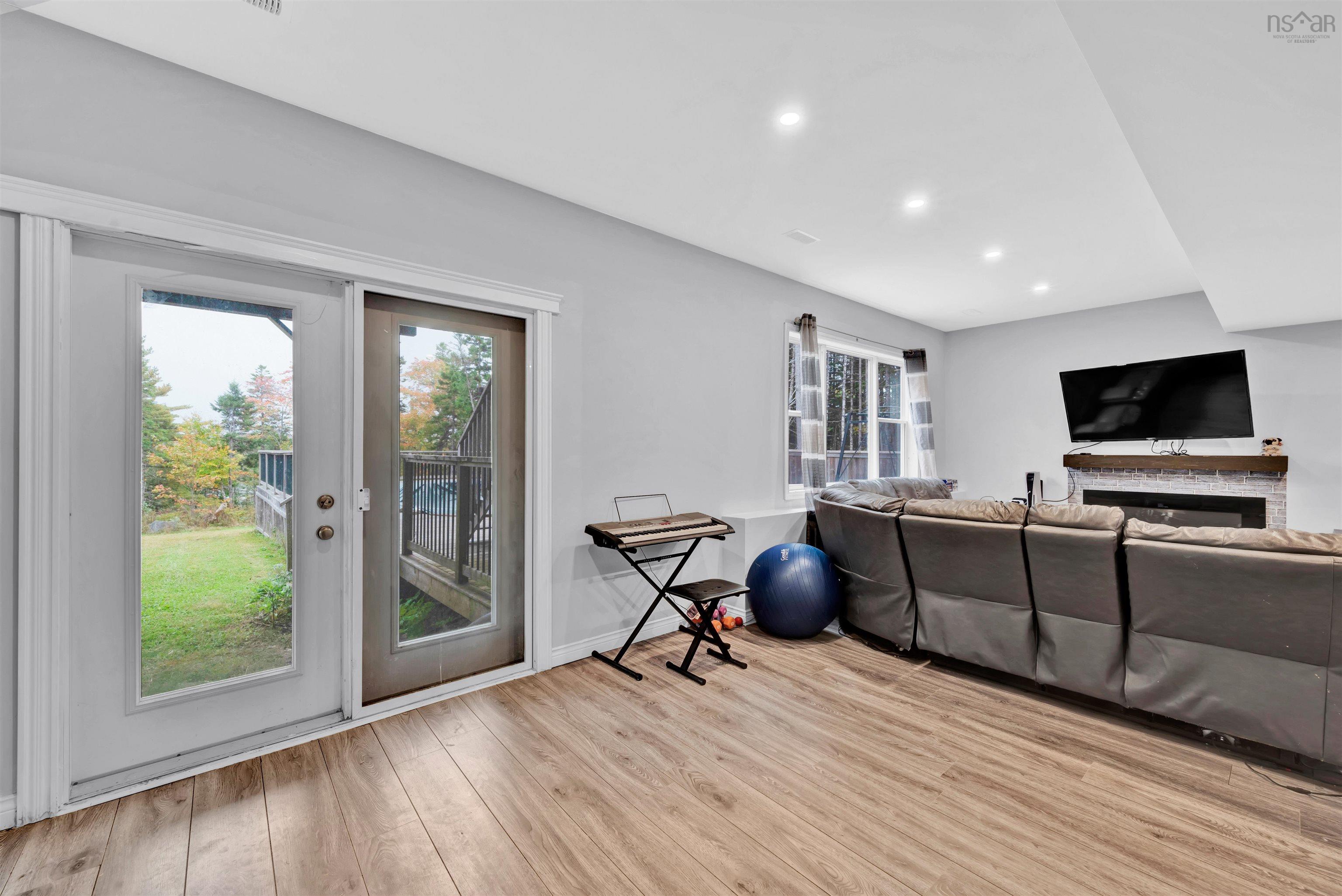 142 Voyager Way photo #24