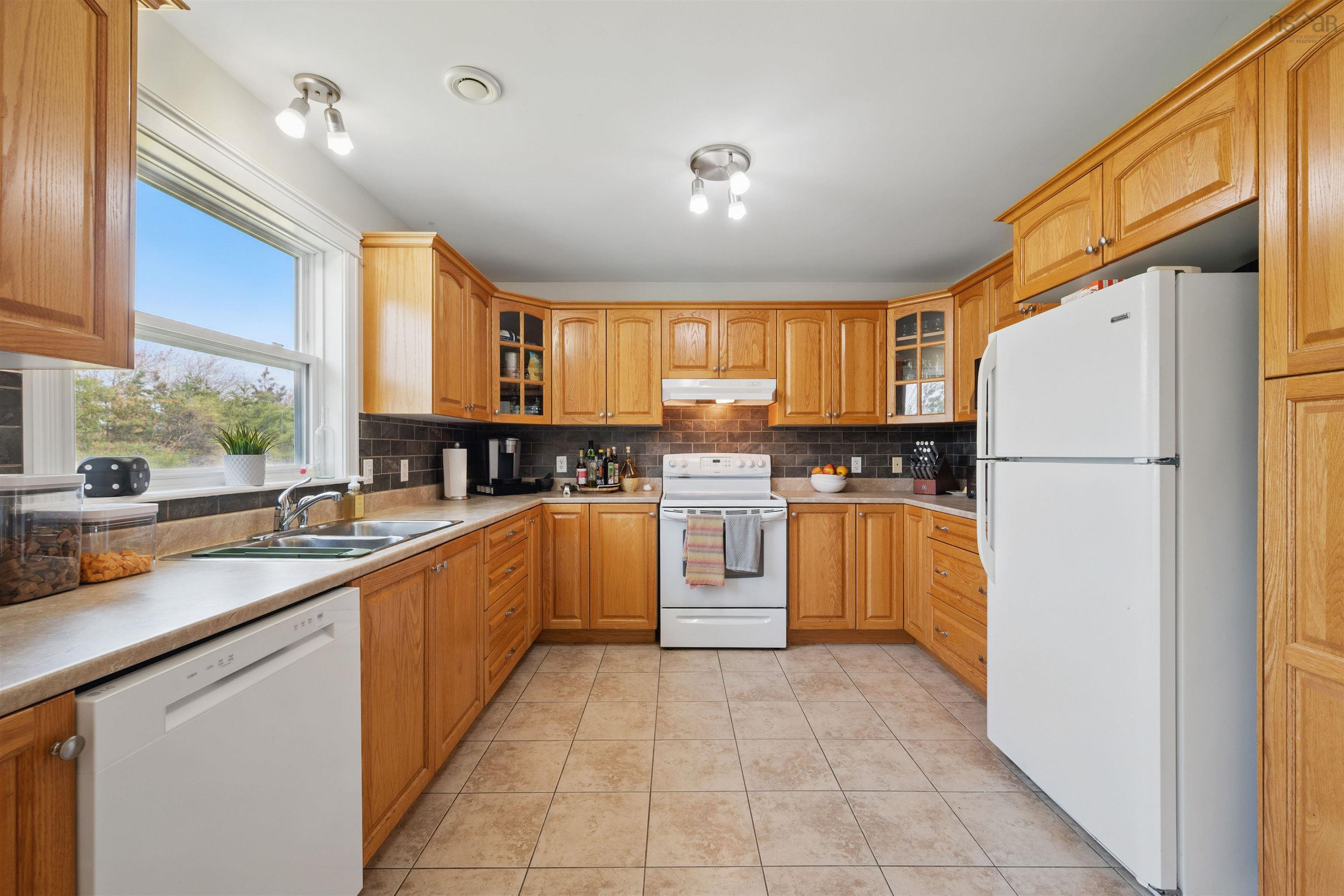 810 Basinview Drive photo #13