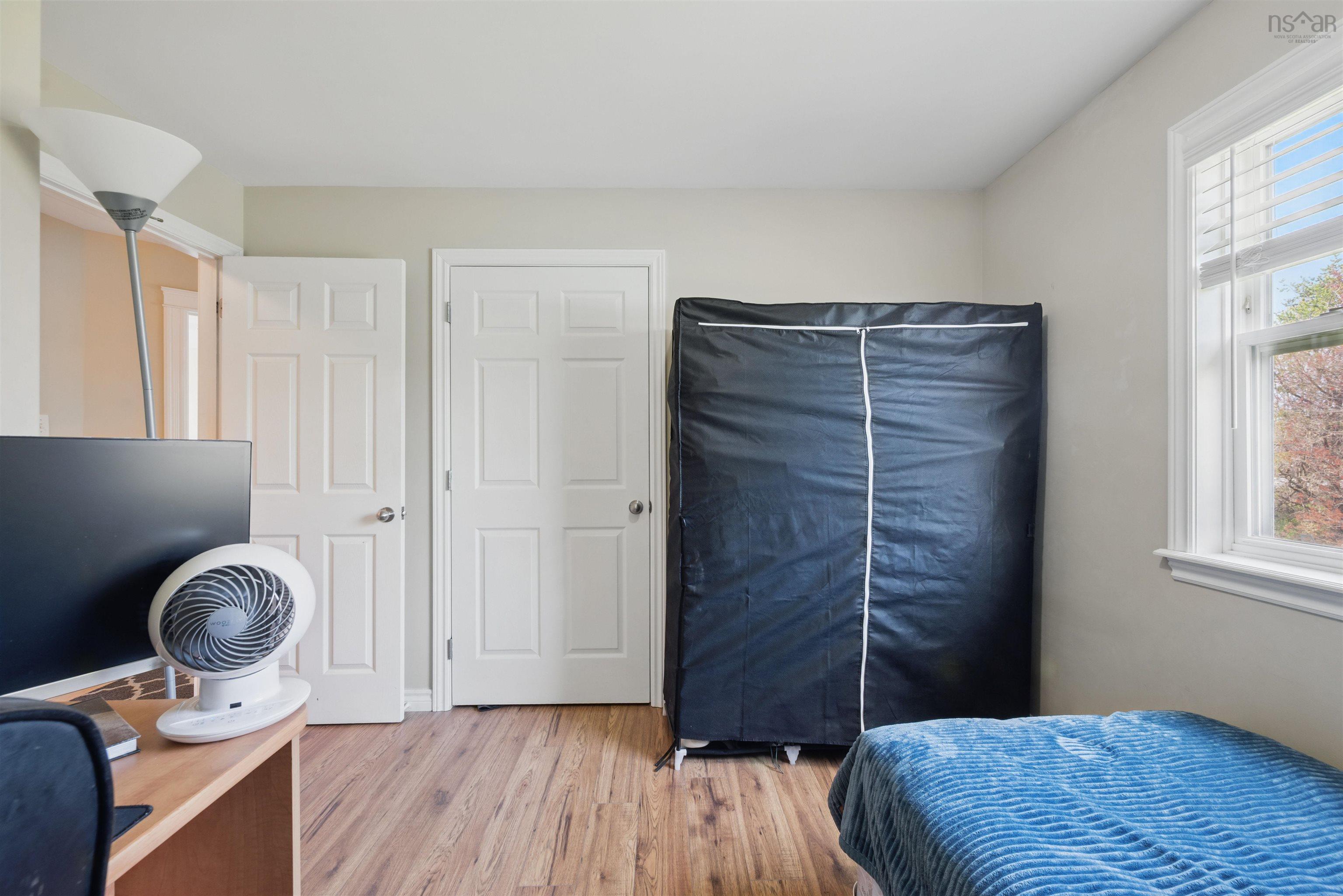 810 Basinview Drive photo #21