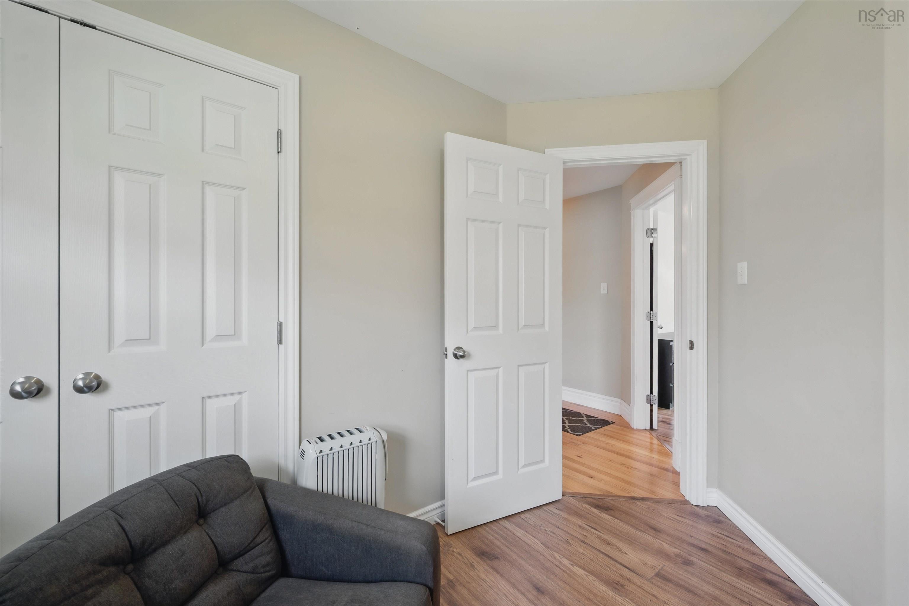 810 Basinview Drive photo #23