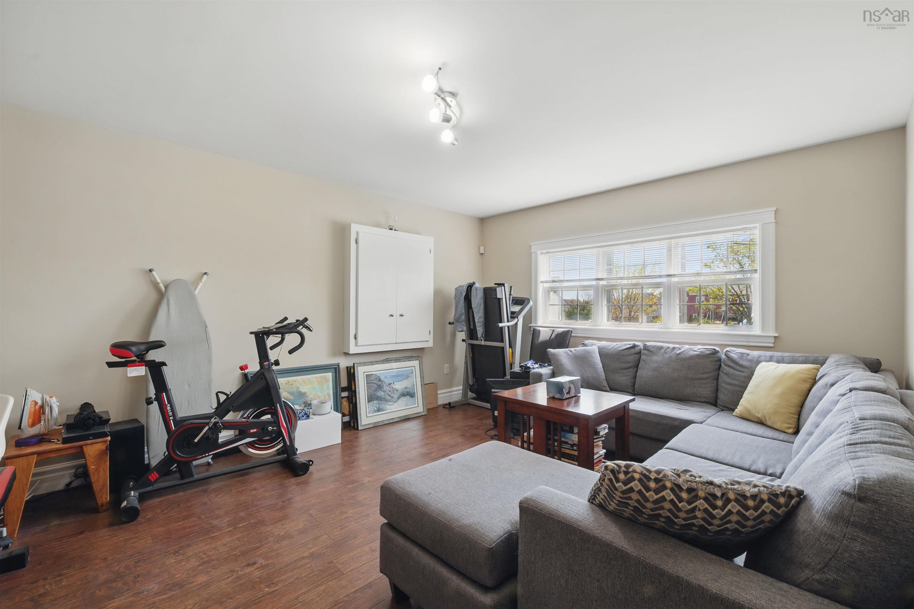 810 Basinview Drive photo #28