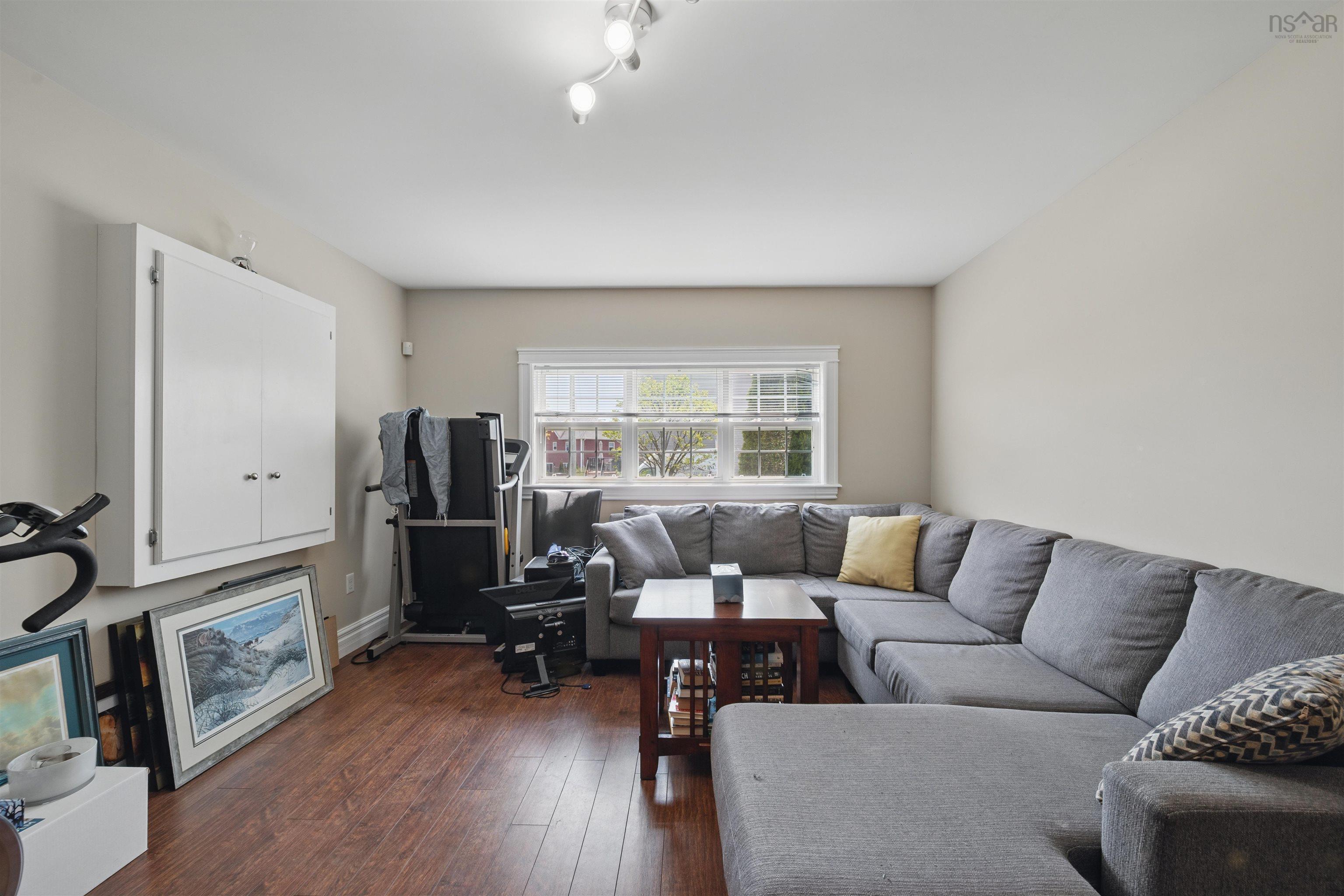 810 Basinview Drive photo #29
