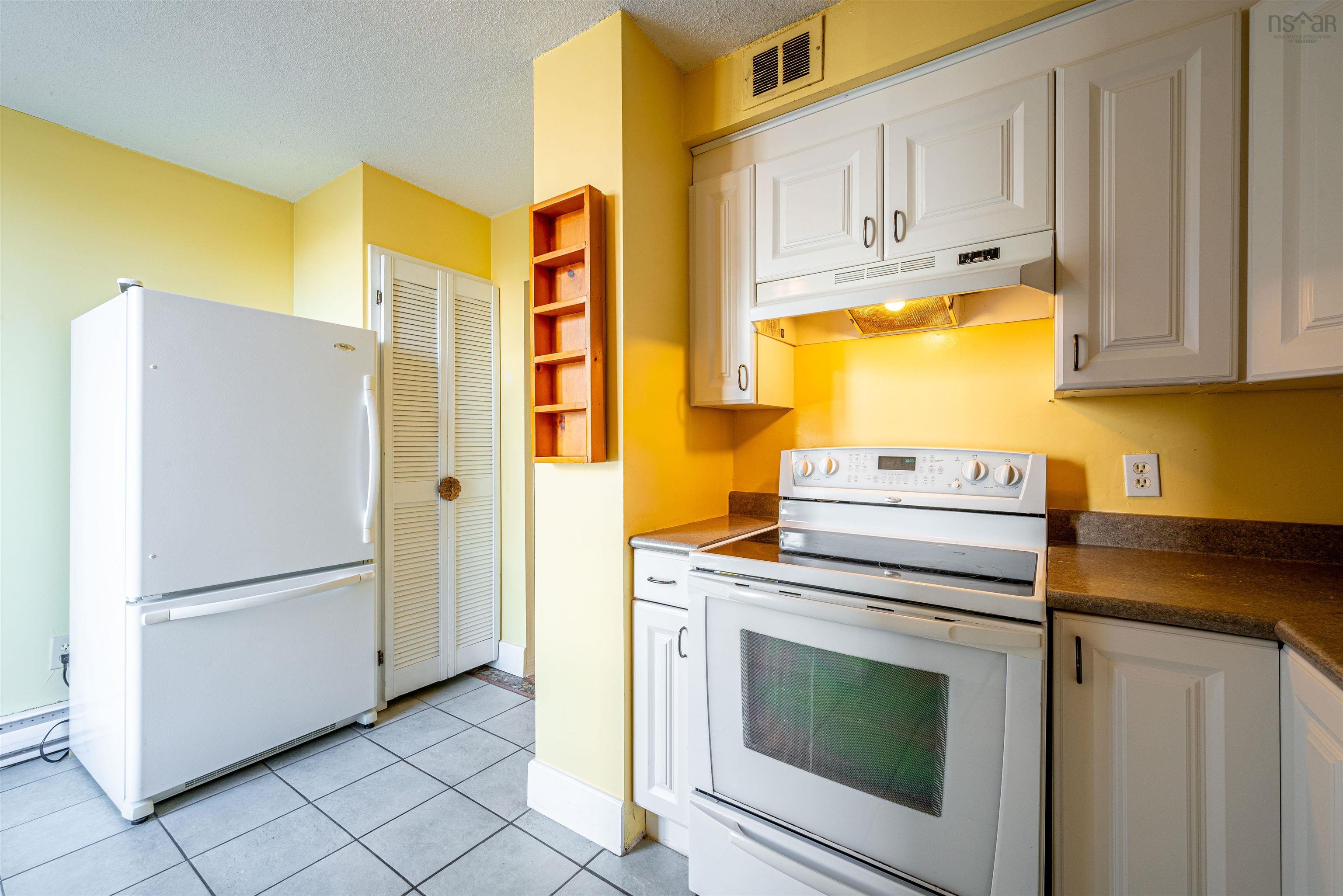 210 5959 Spring Garden Road photo #17